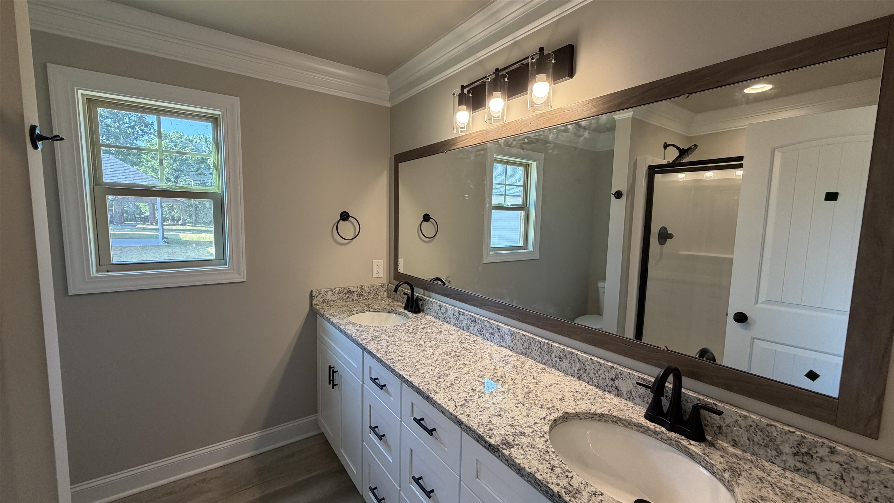 1079 N Green River Property Photo 8
