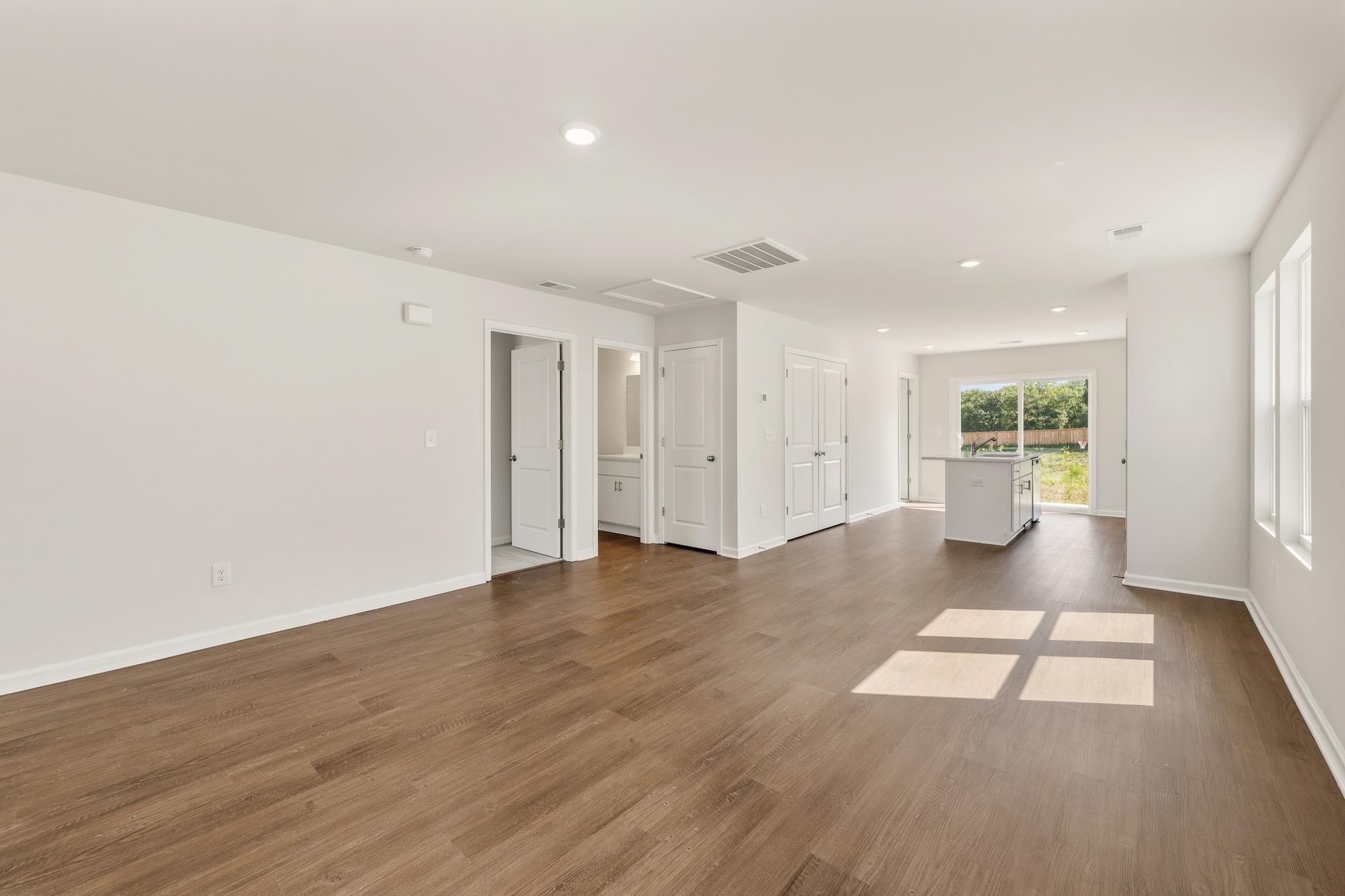 158 Cloverfield Lane Property Photo 3