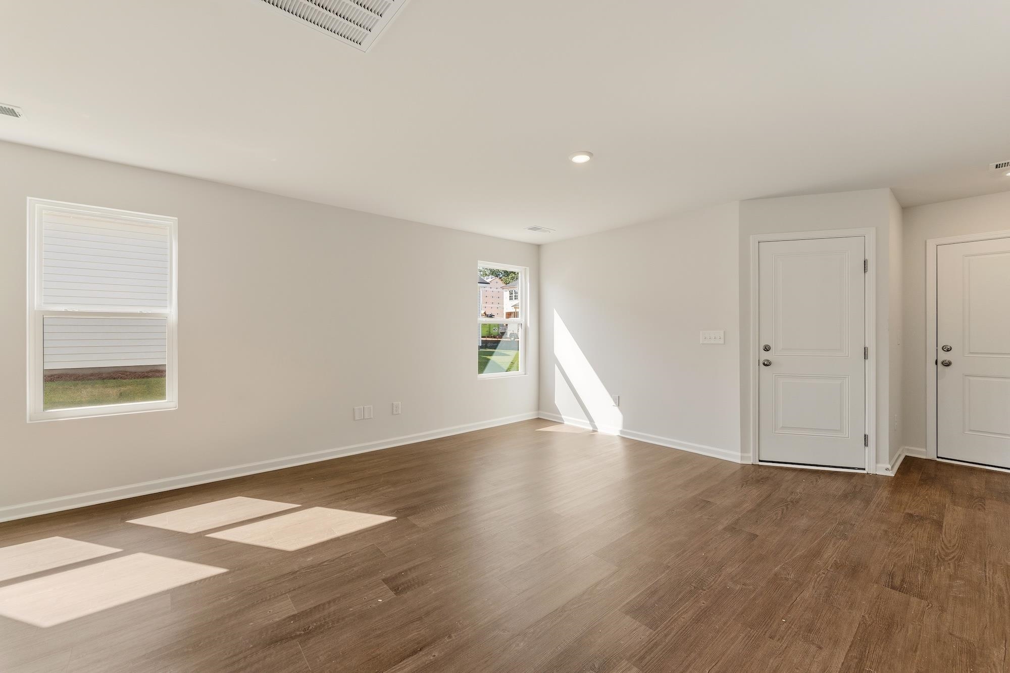 158 Cloverfield Lane Property Photo 4