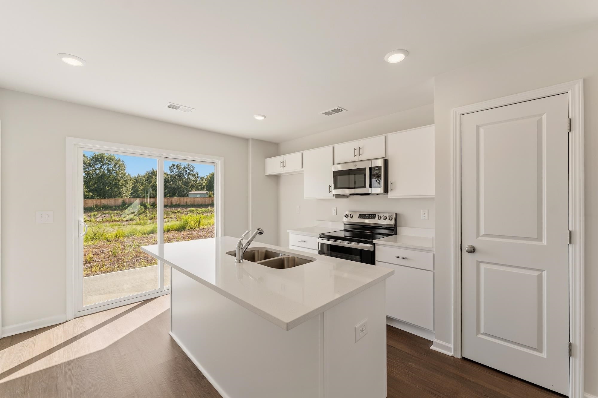 158 Cloverfield Lane Property Photo 8