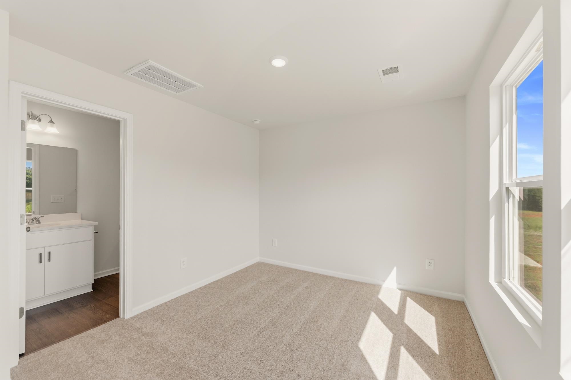 158 Cloverfield Lane Property Photo 10