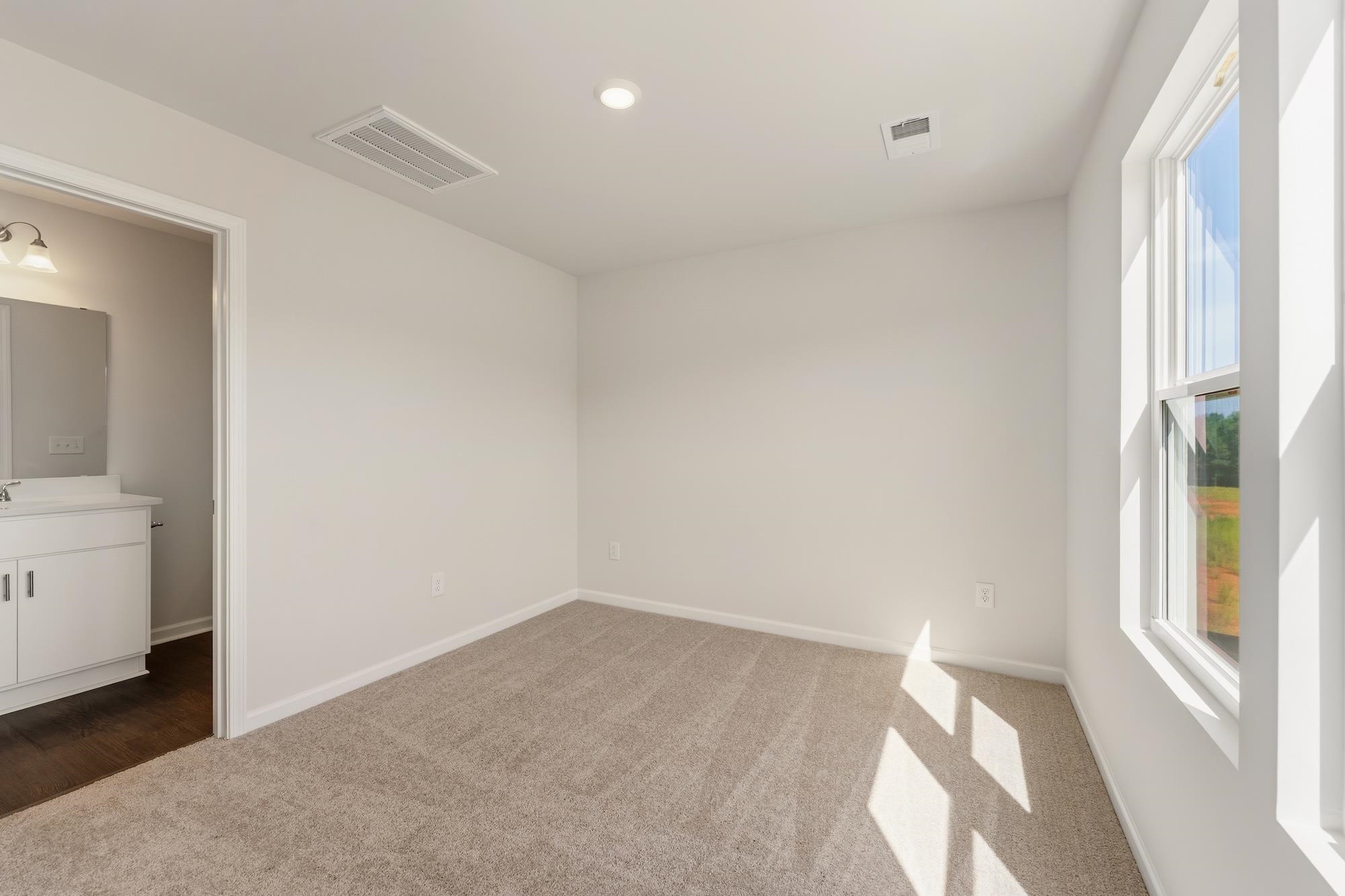 170 Cloverfield Lane Property Photo 9