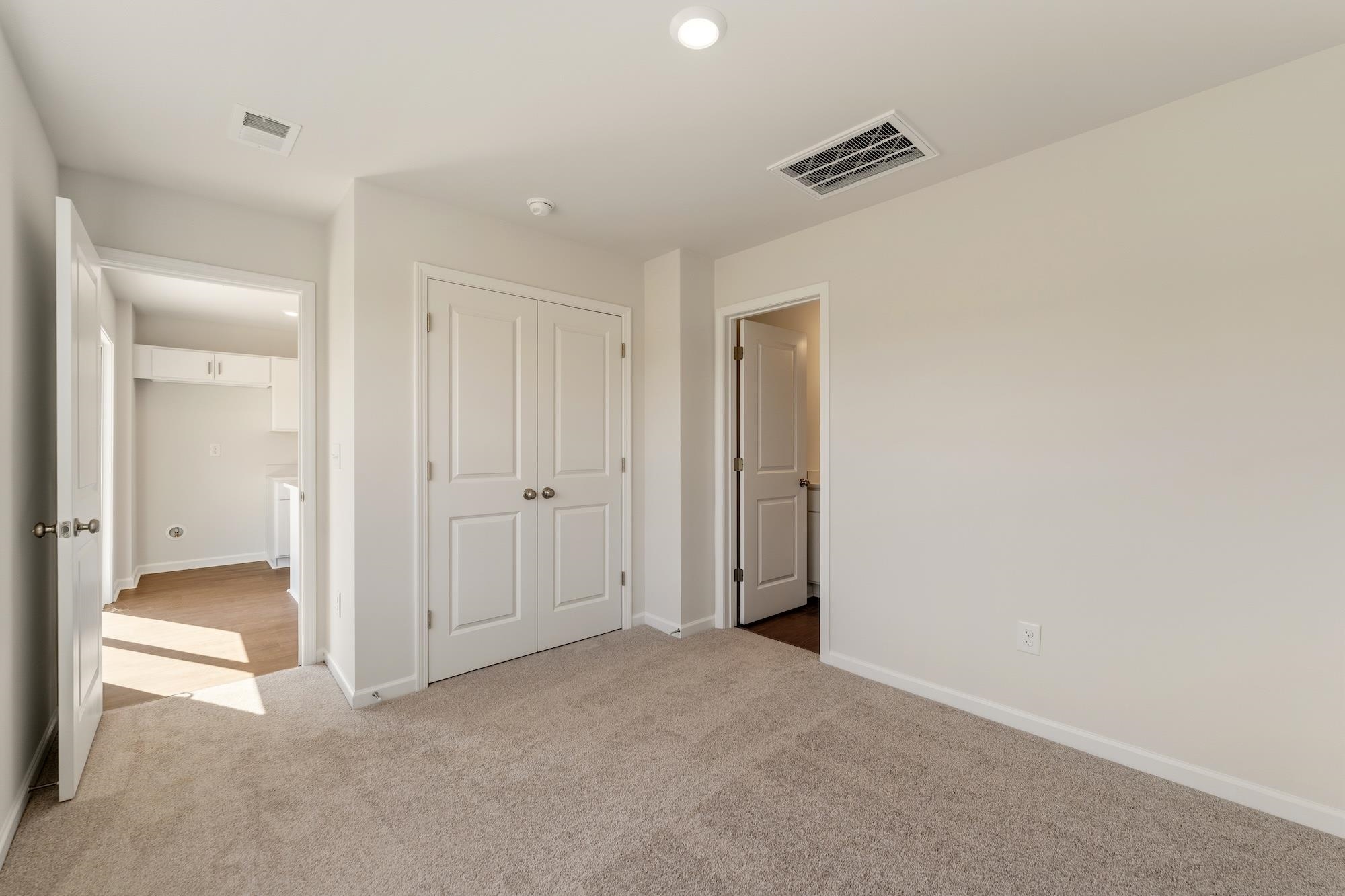 170 Cloverfield Lane Property Photo 11