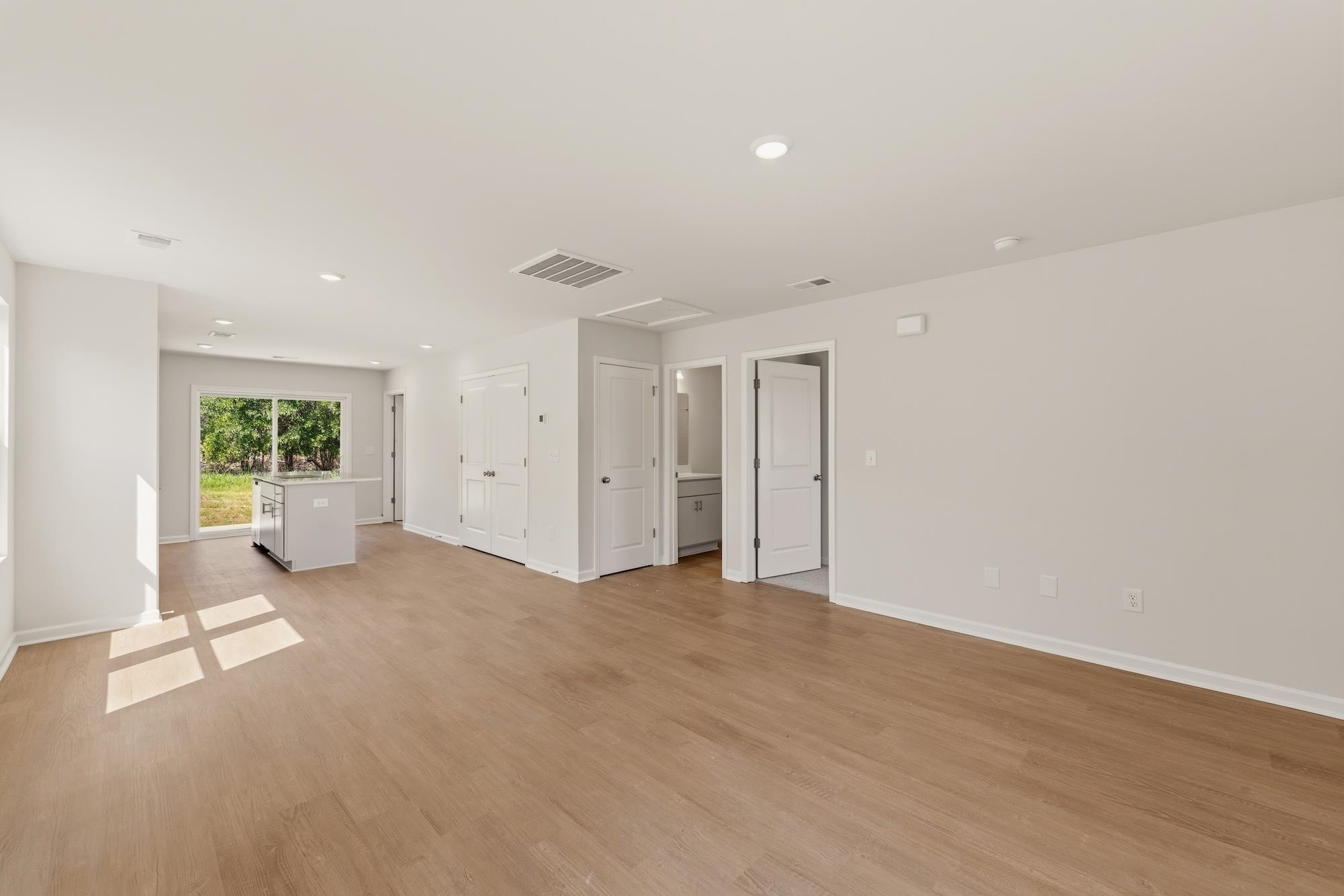 163 Cloverfield Lane Property Photo 2