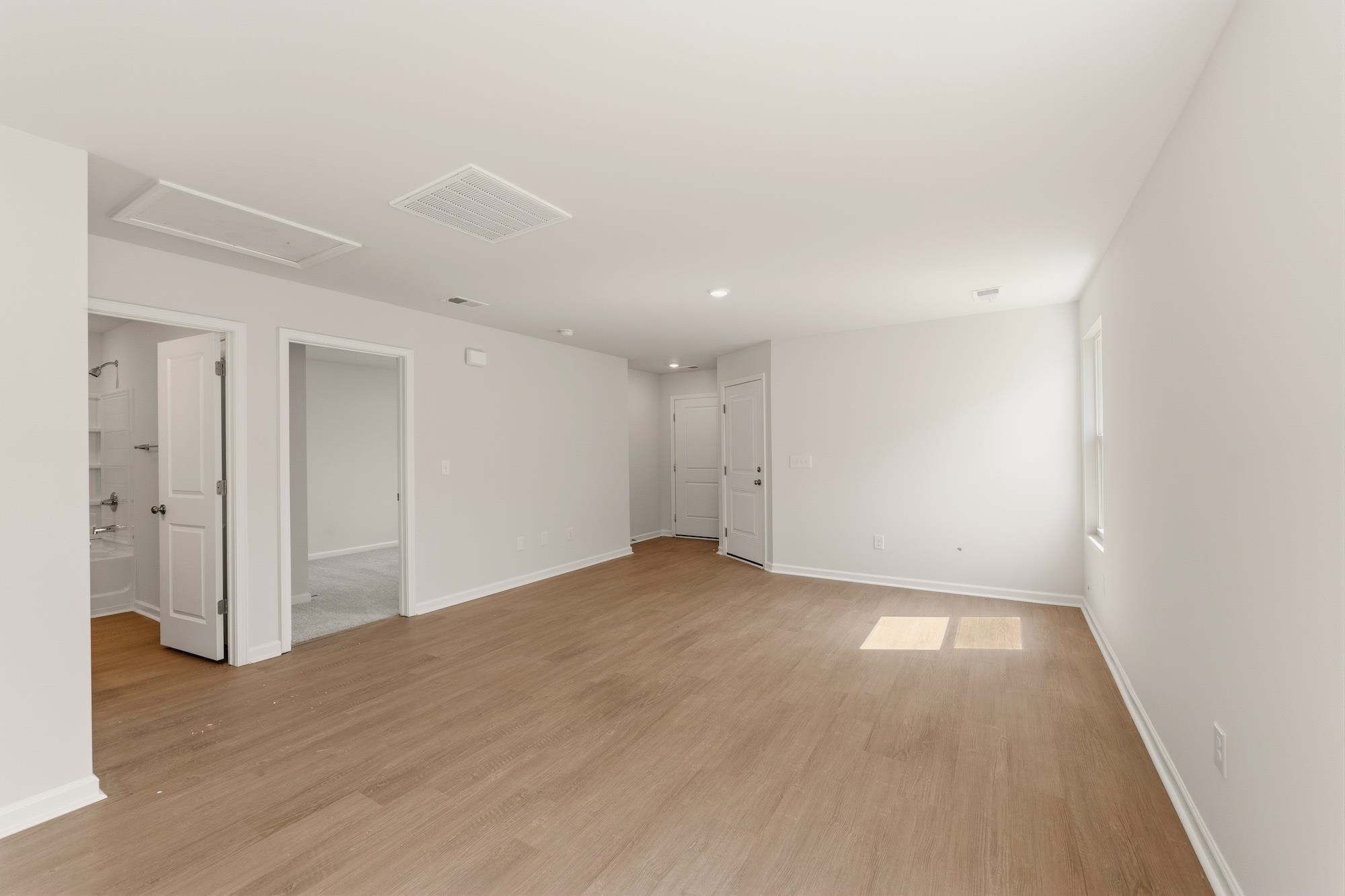 163 Cloverfield Lane Property Photo 3
