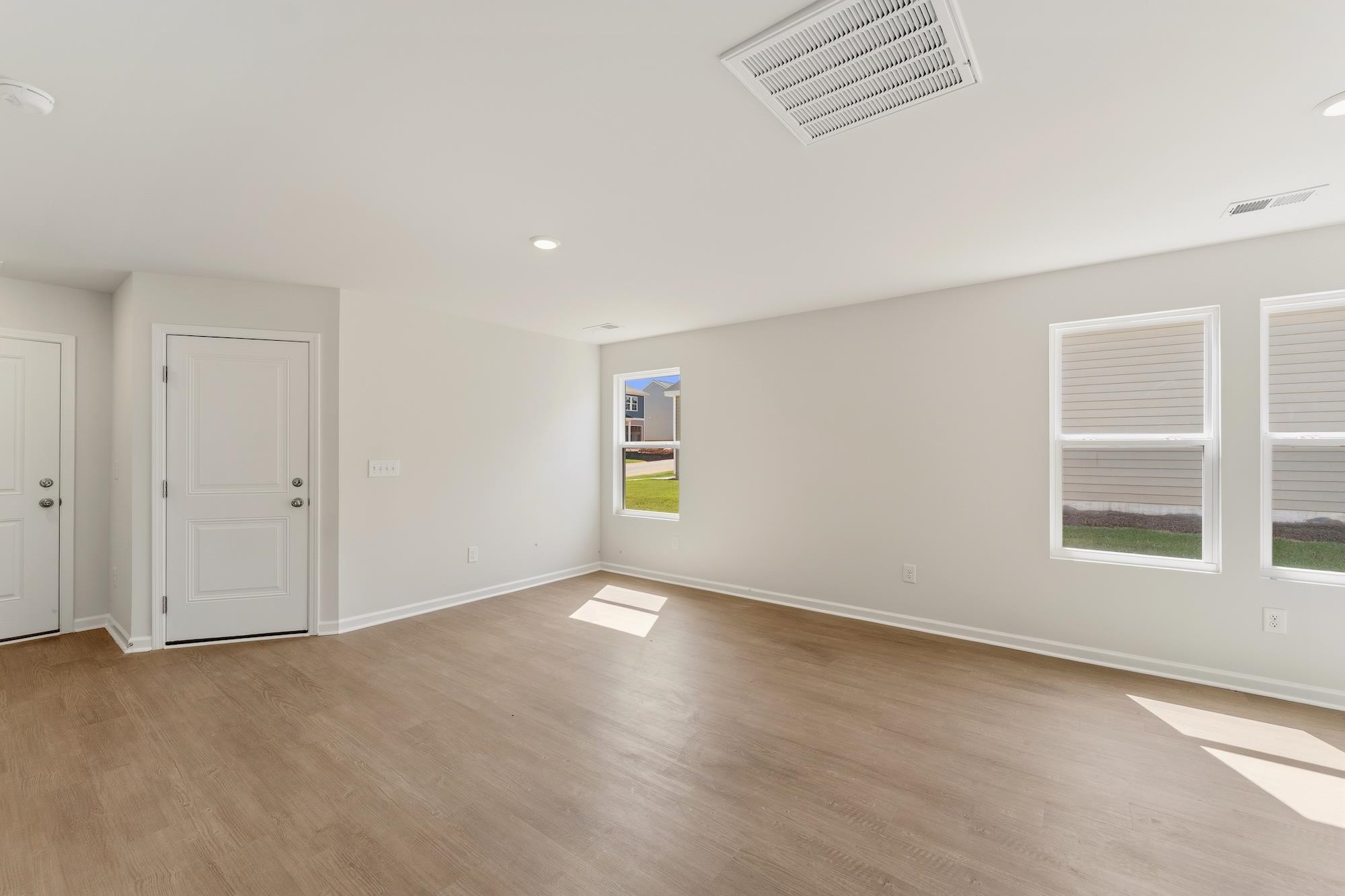 163 Cloverfield Lane Property Photo 4