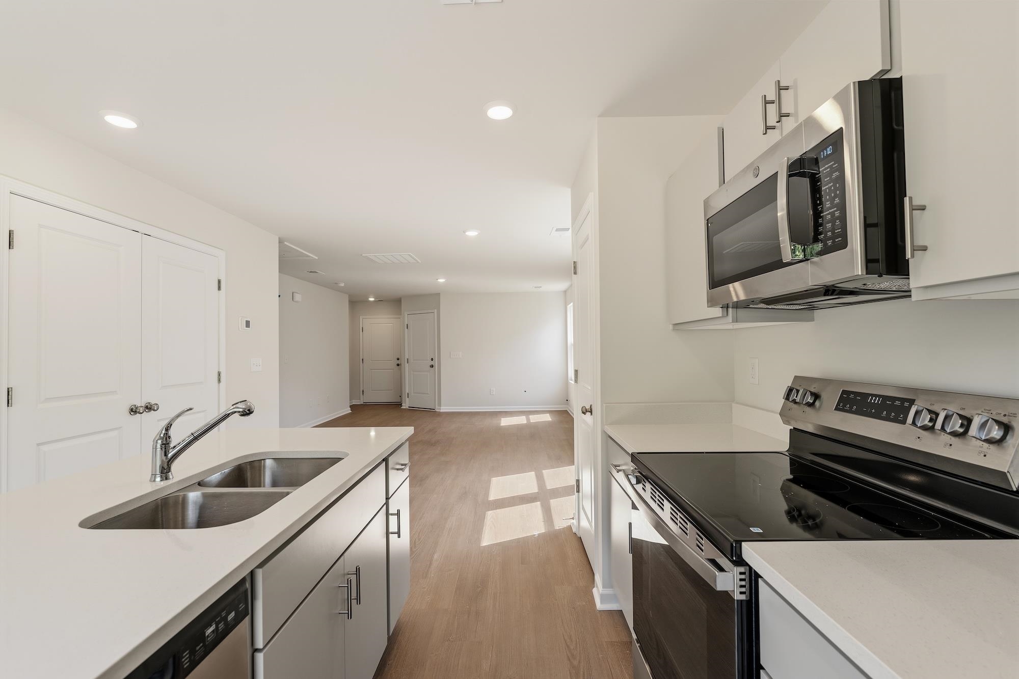 163 Cloverfield Lane Property Photo 8