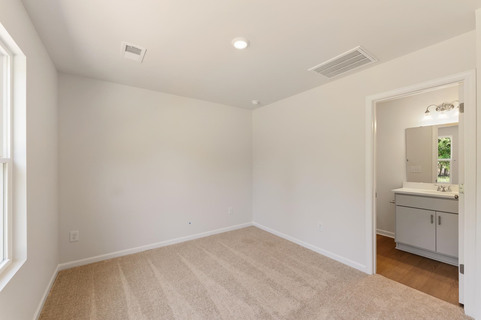163 Cloverfield Lane Property Photo 10