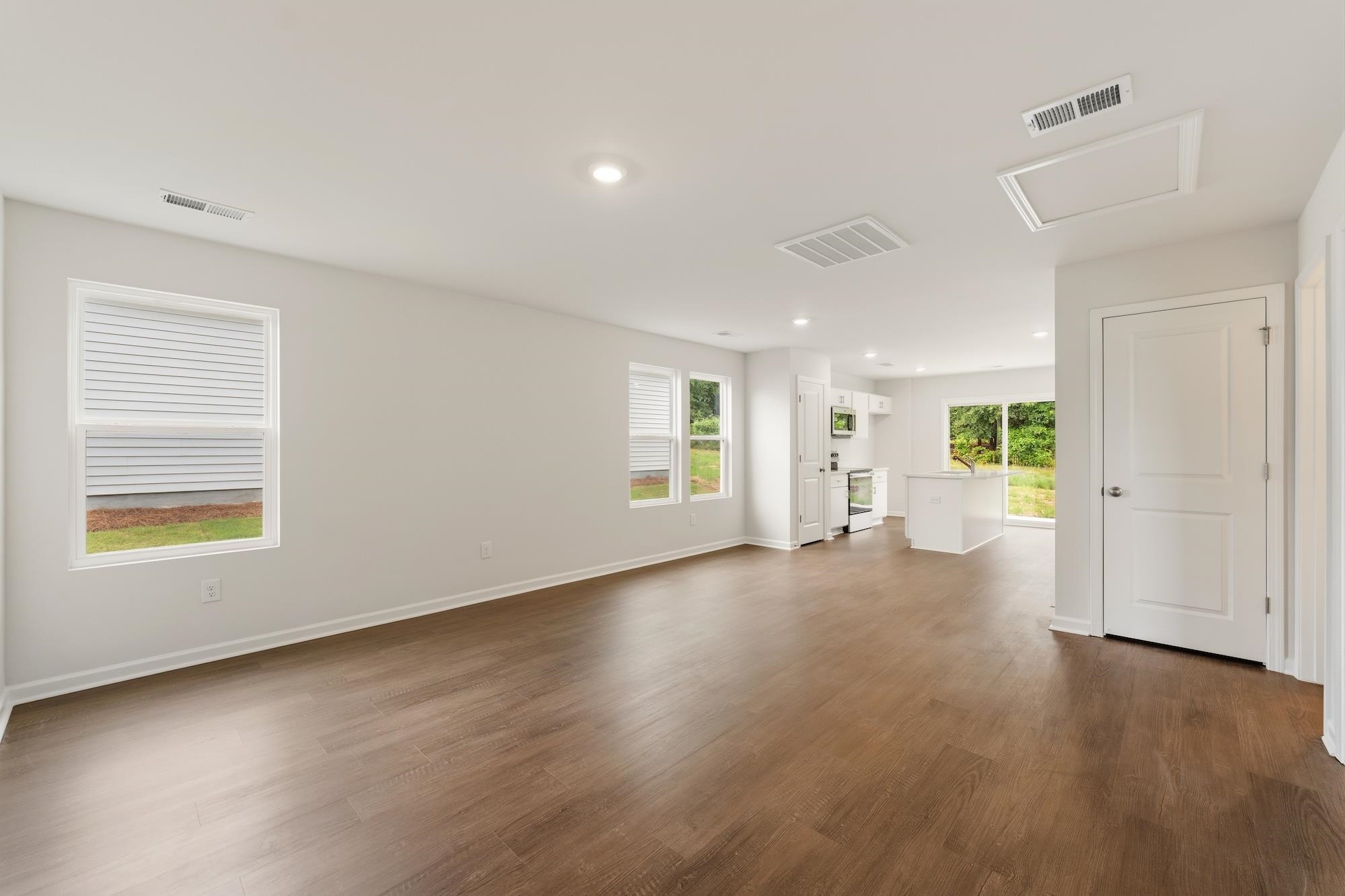 155 Cloverfield Lane Property Photo 2