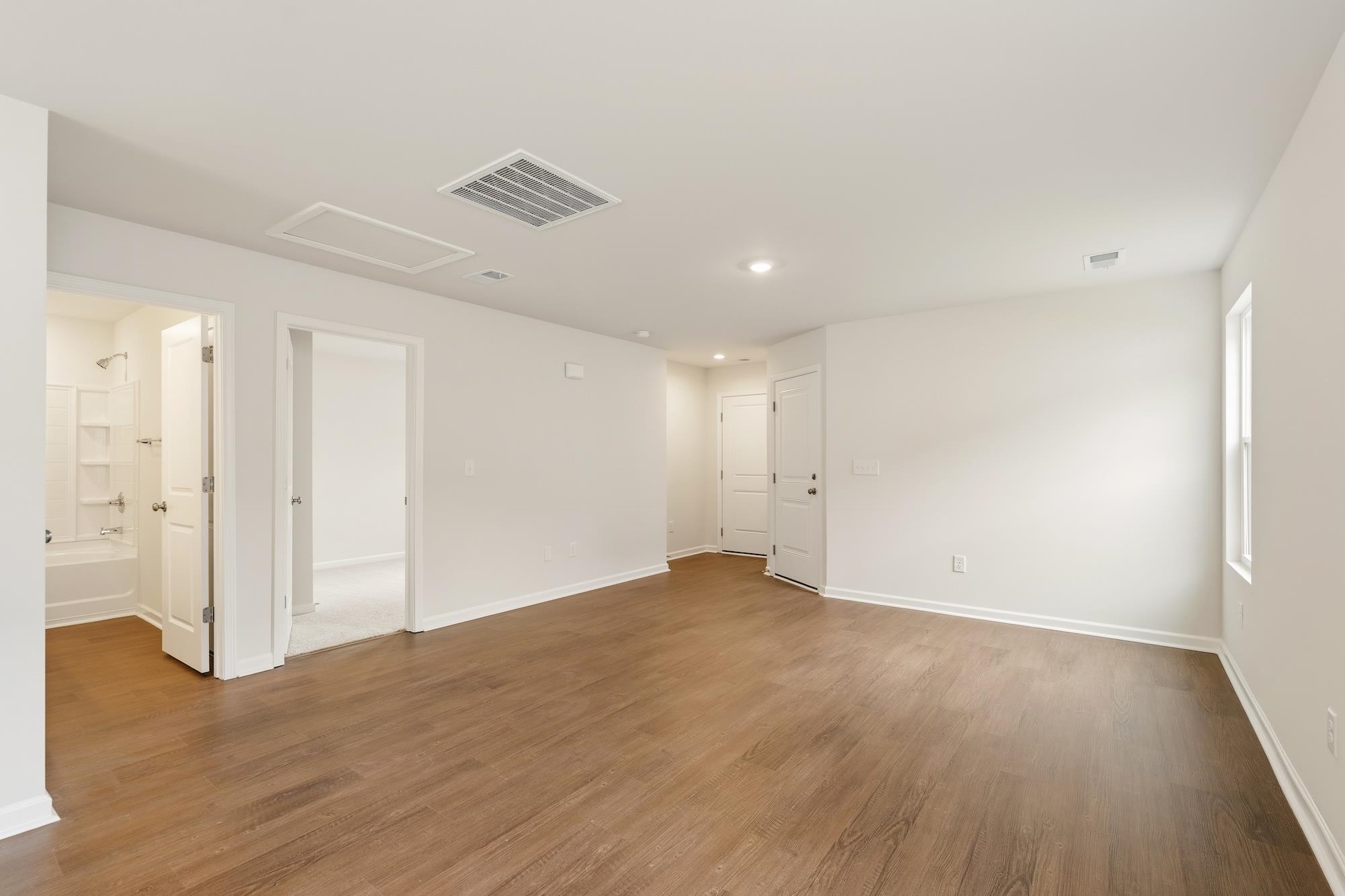 155 Cloverfield Lane Property Photo 3