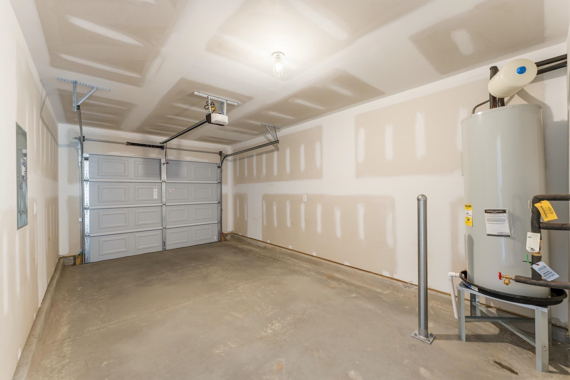 155 Cloverfield Lane Property Photo 14