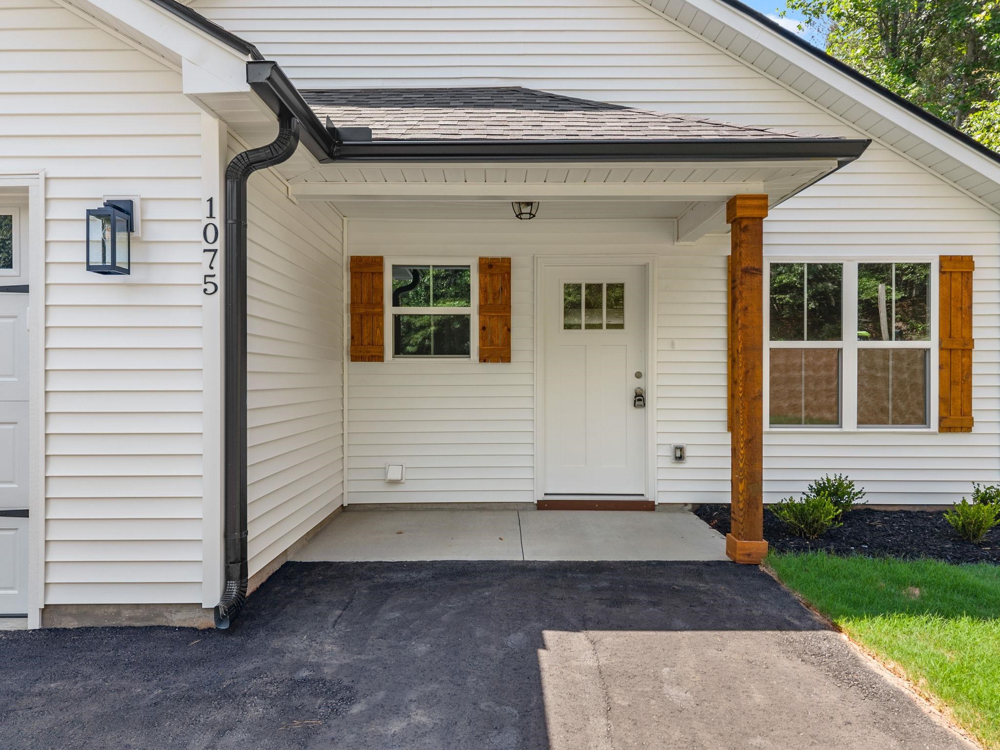 1075 E Prince Road Property Photo 4