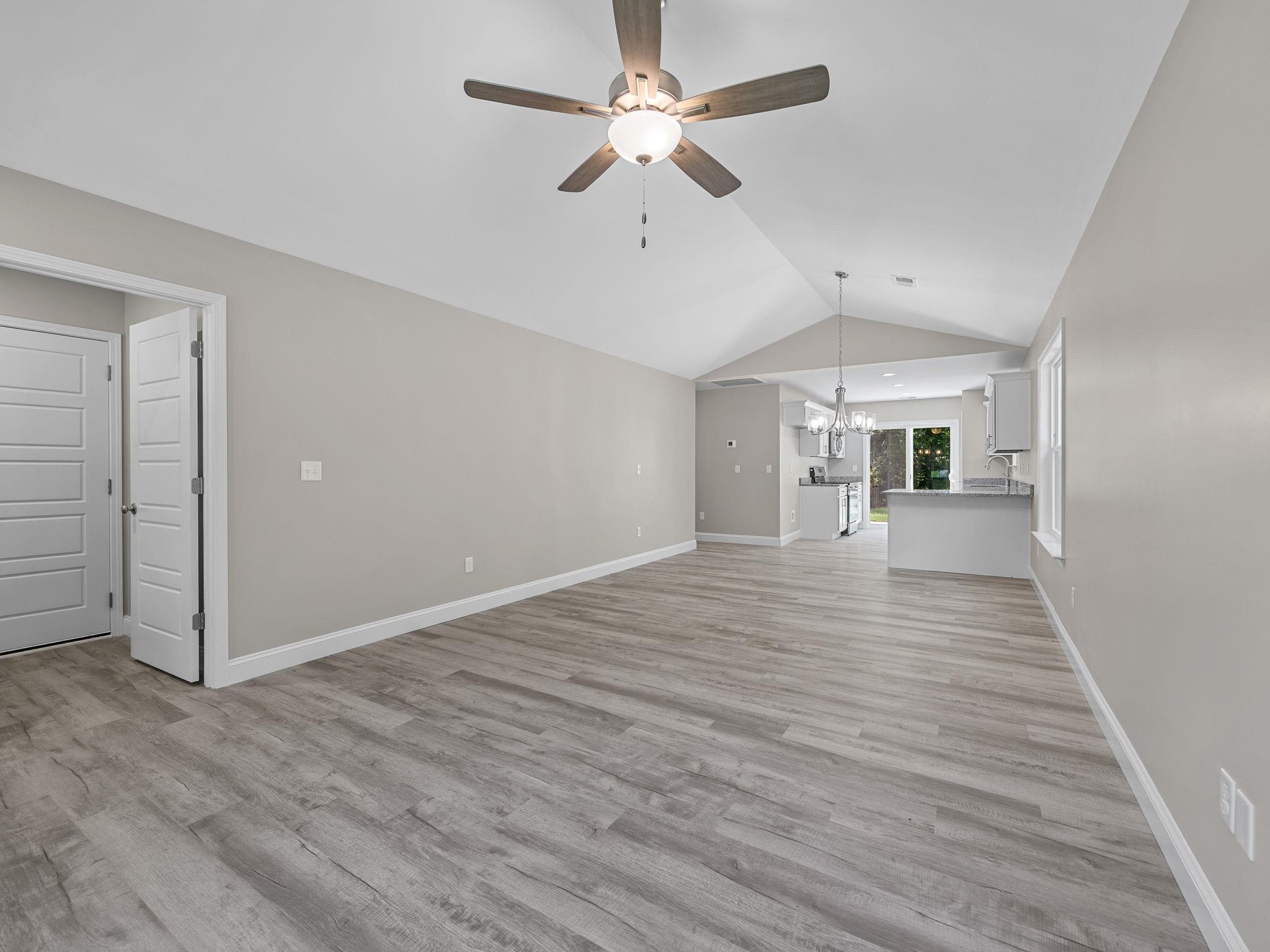 1075 E Prince Road Property Photo 7