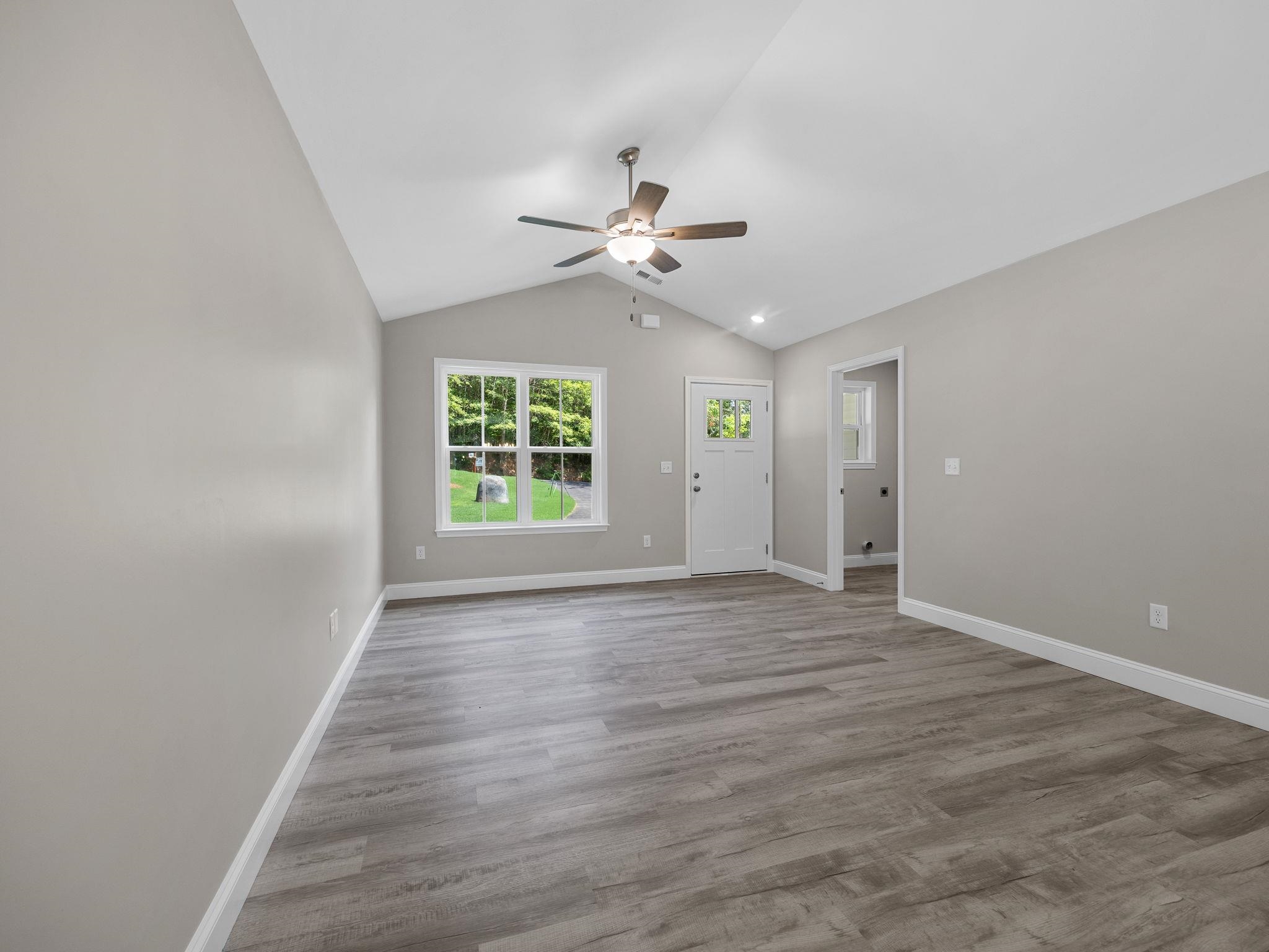 1075 E Prince Road Property Photo 10