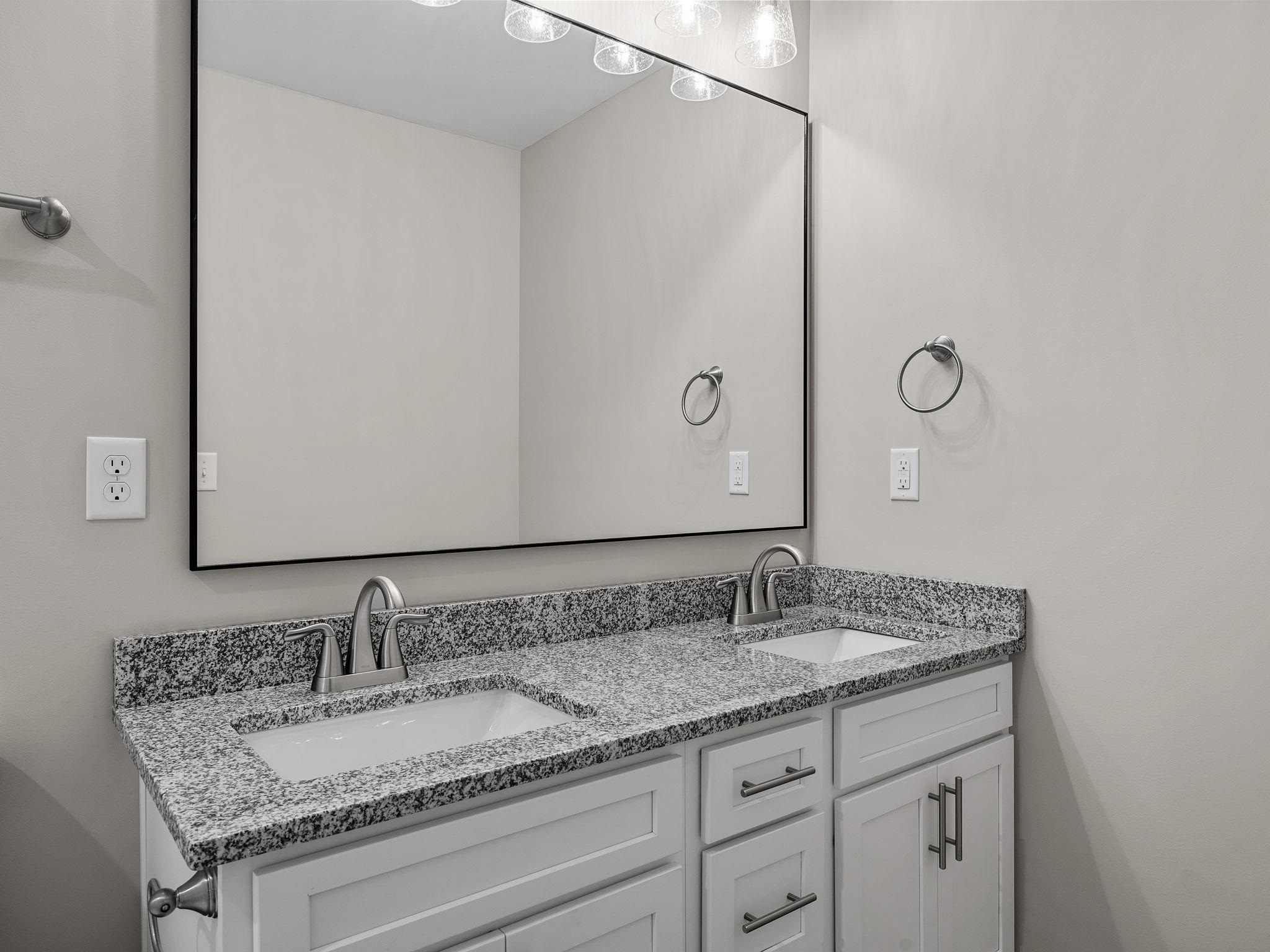 1075 E Prince Road Property Photo 21
