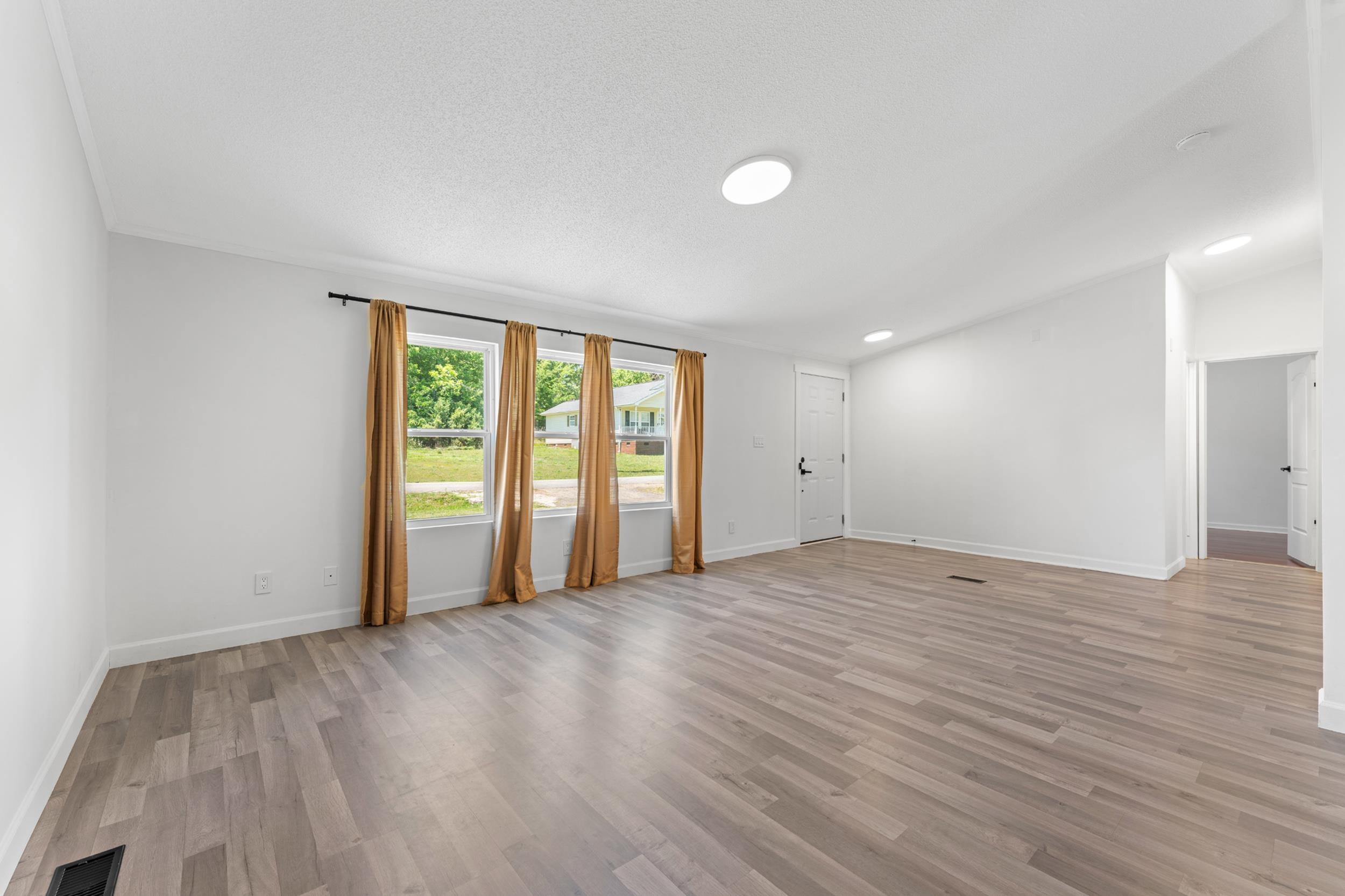 256 Caston Circle Property Photo 4
