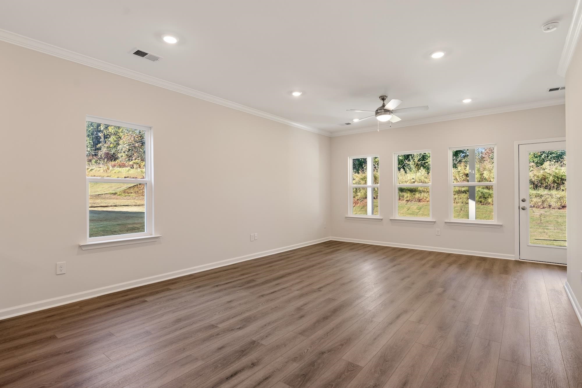 7079 New Horizons Lane Property Photo 5