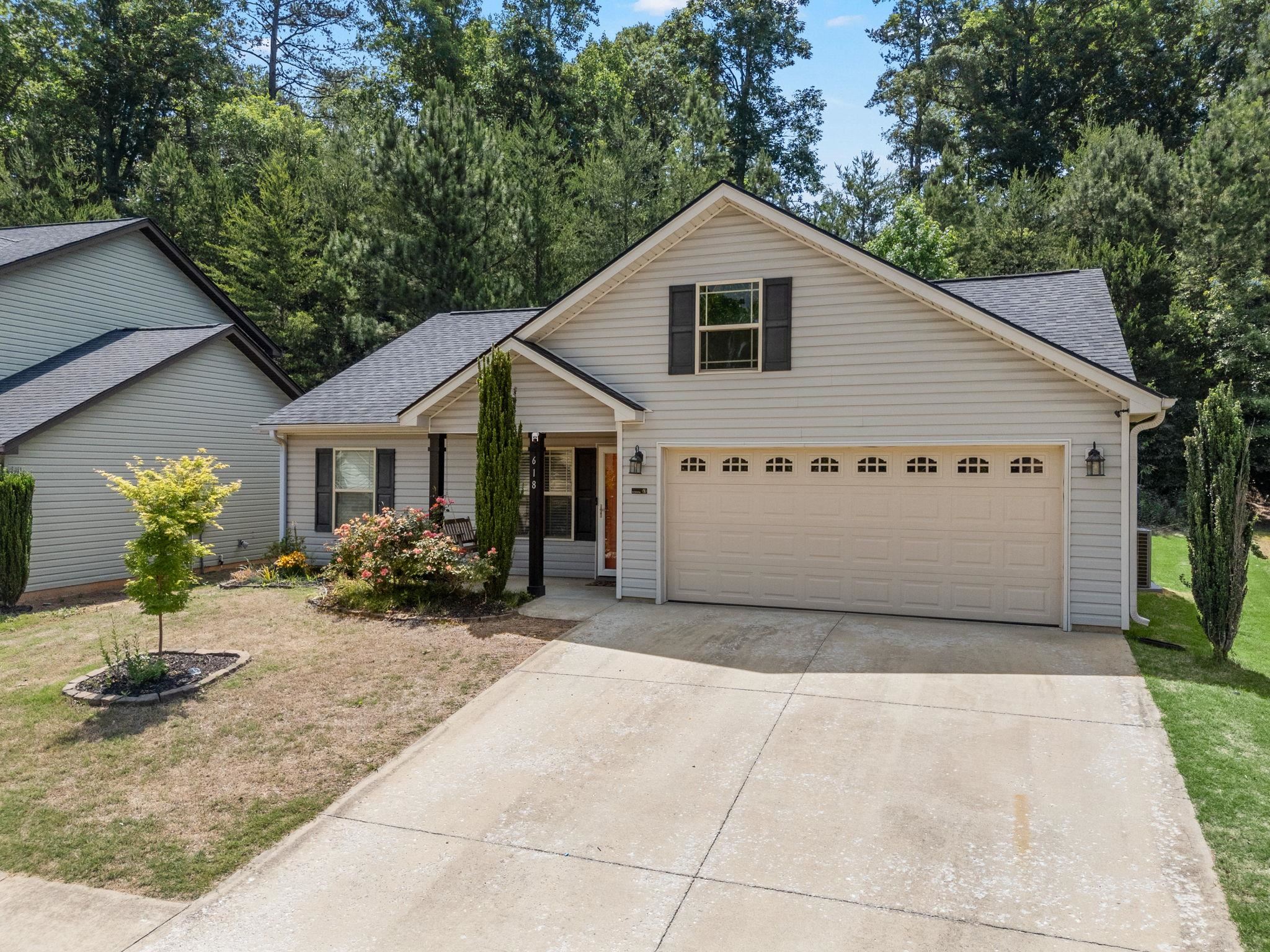 618 Chastine Drive Property Photo 4