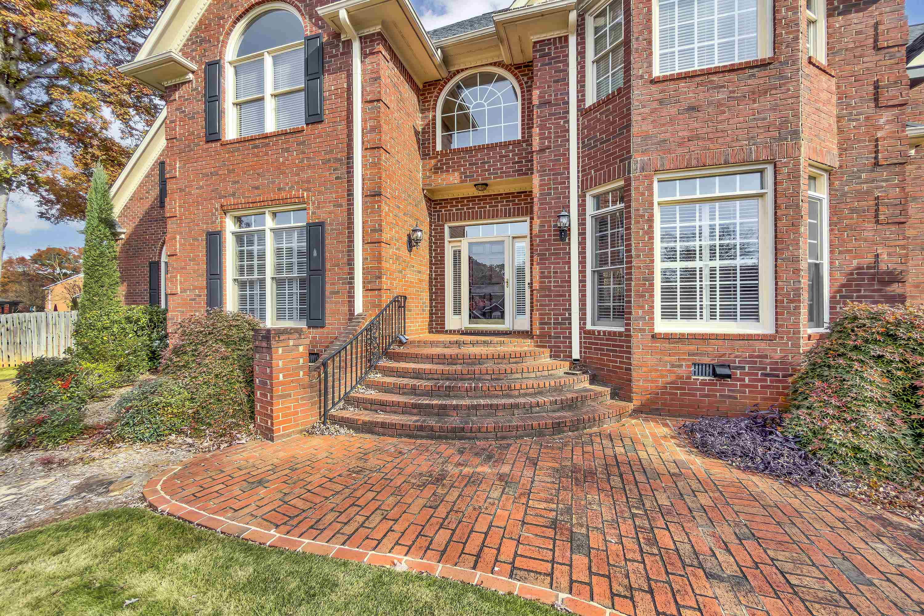 111 W Woodglen Road Property Photo 9