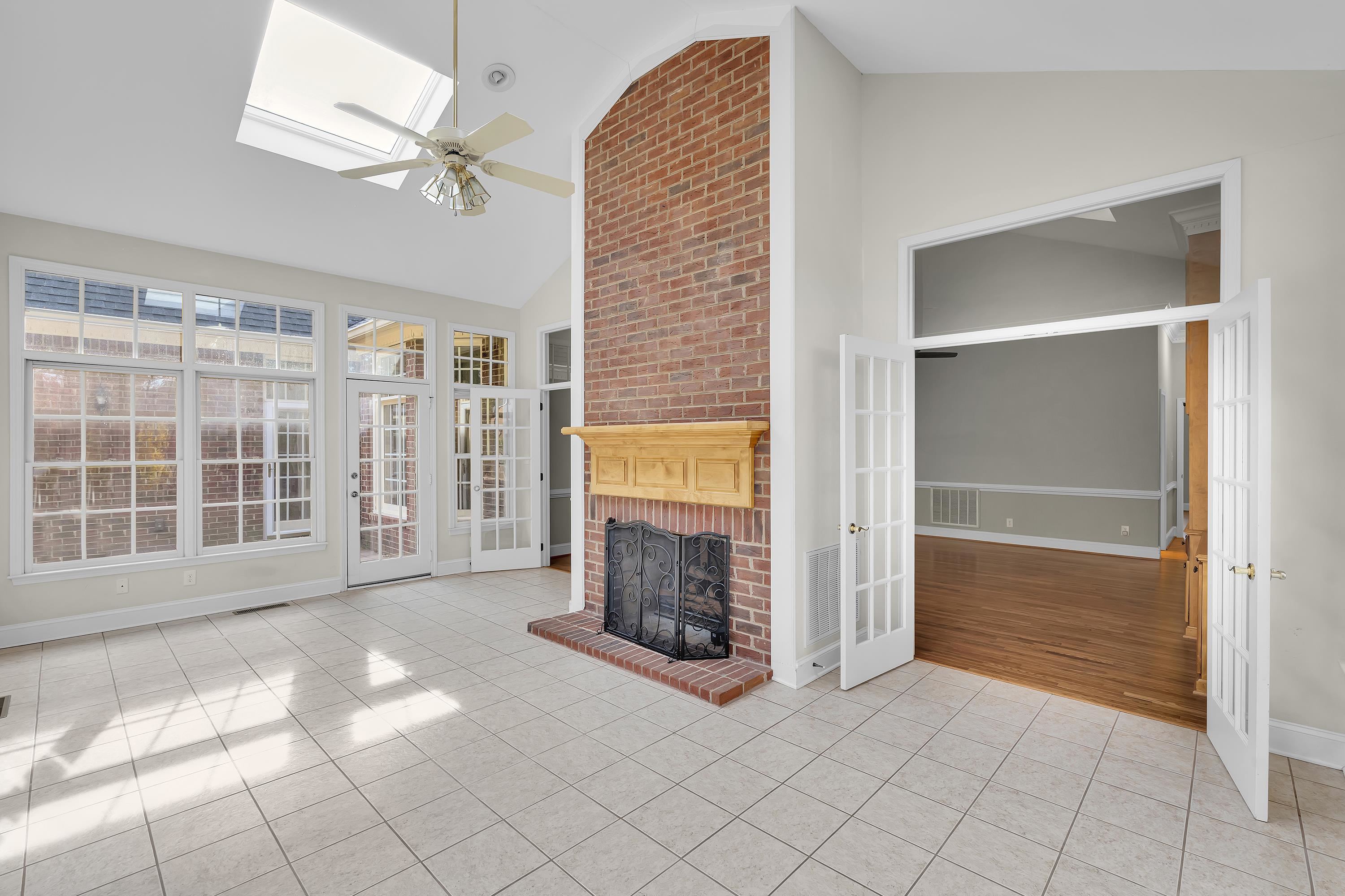 111 W Woodglen Road Property Photo 12
