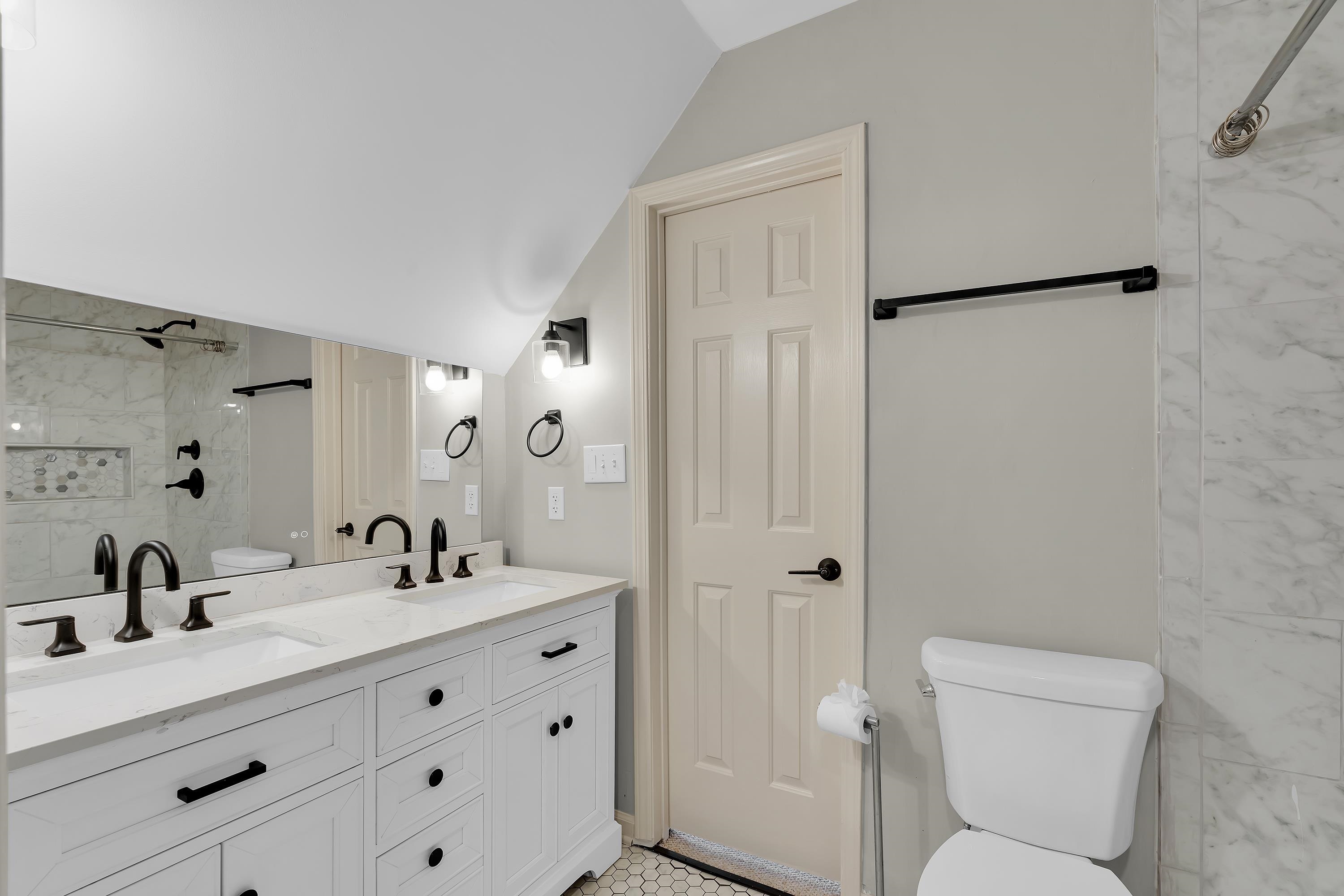 111 W Woodglen Road Property Photo 32