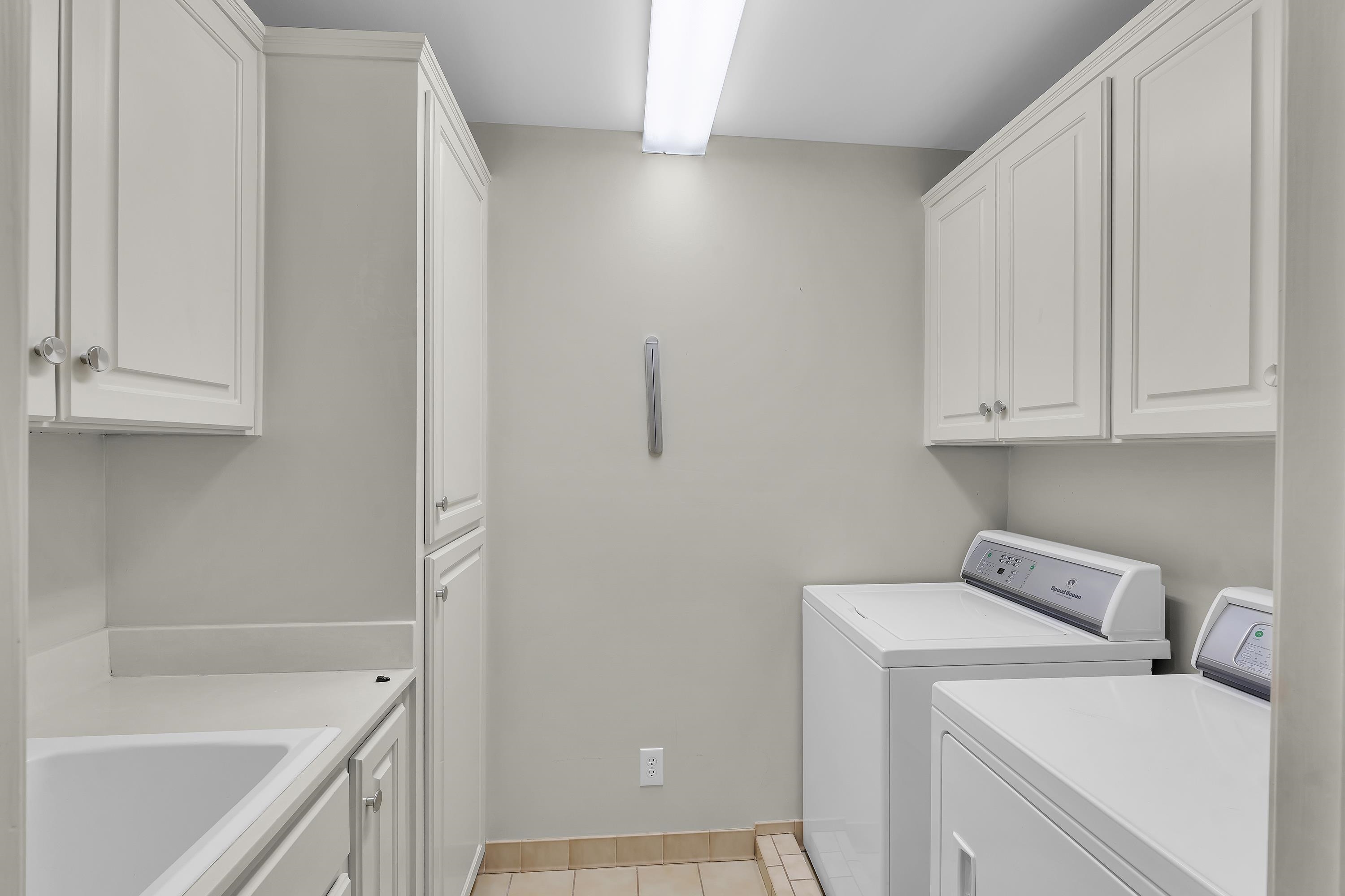 111 W Woodglen Road Property Photo 40
