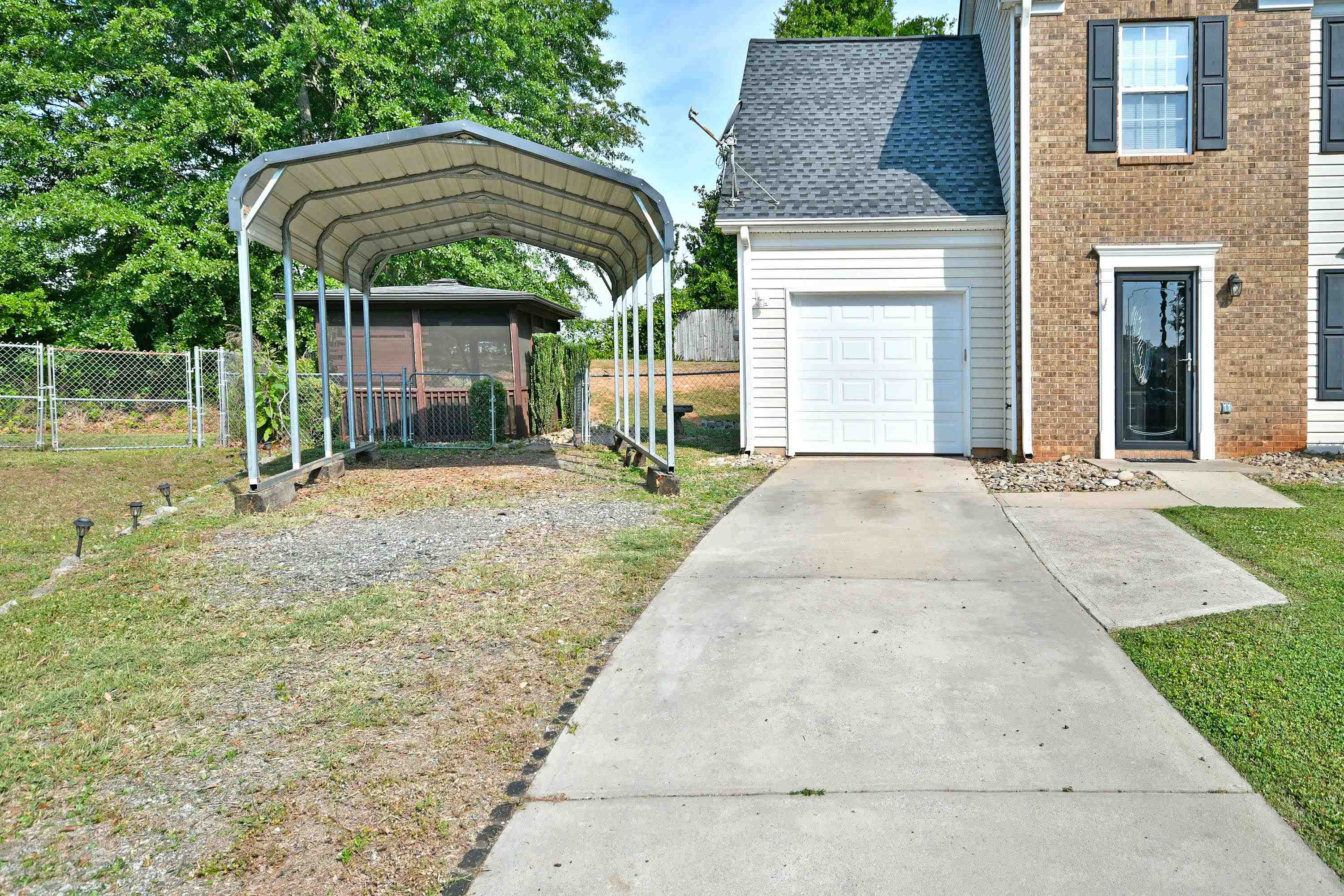 136 W Corley Lane Property Photo 4