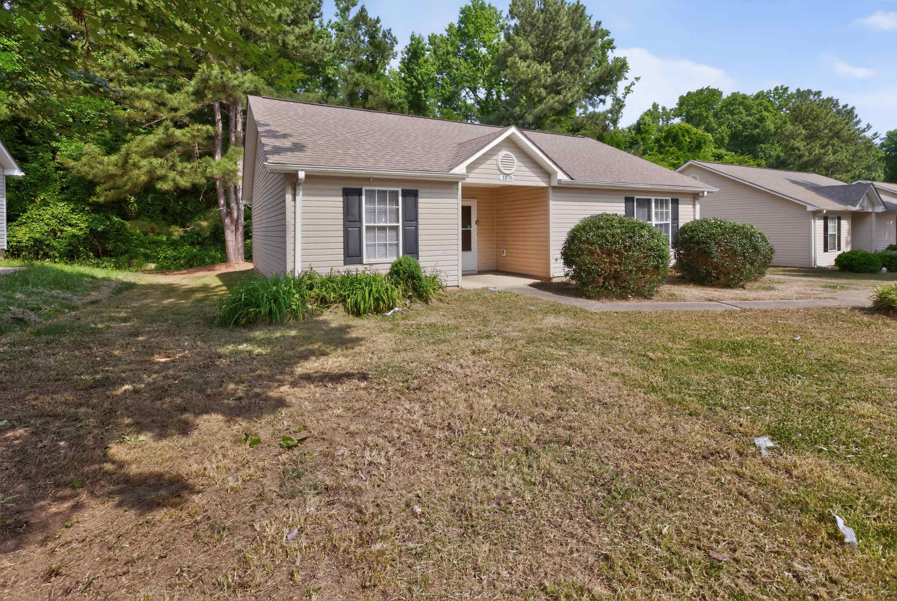 1876 Tamara Way Property Photo 3