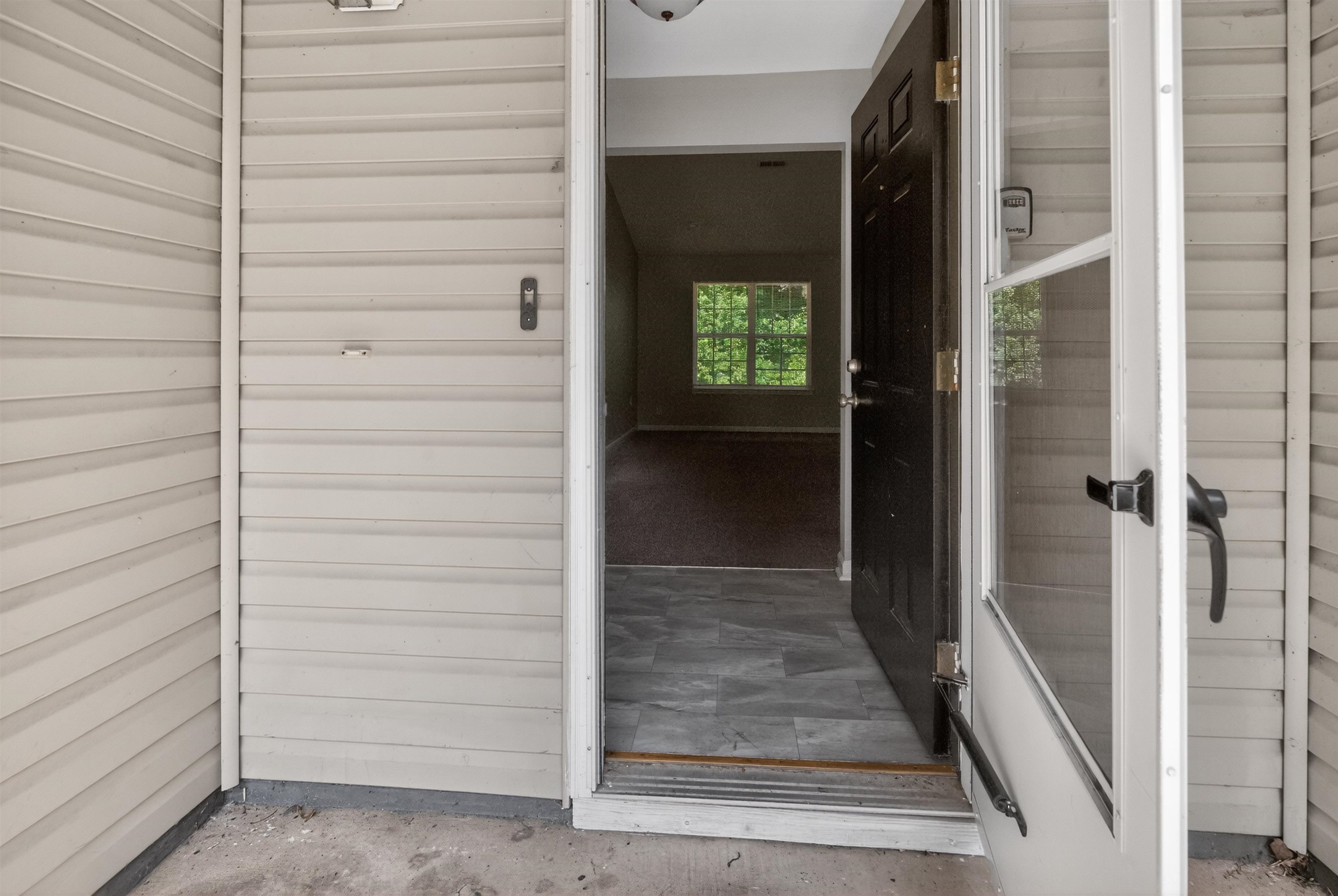 1876 Tamara Way Property Photo 4