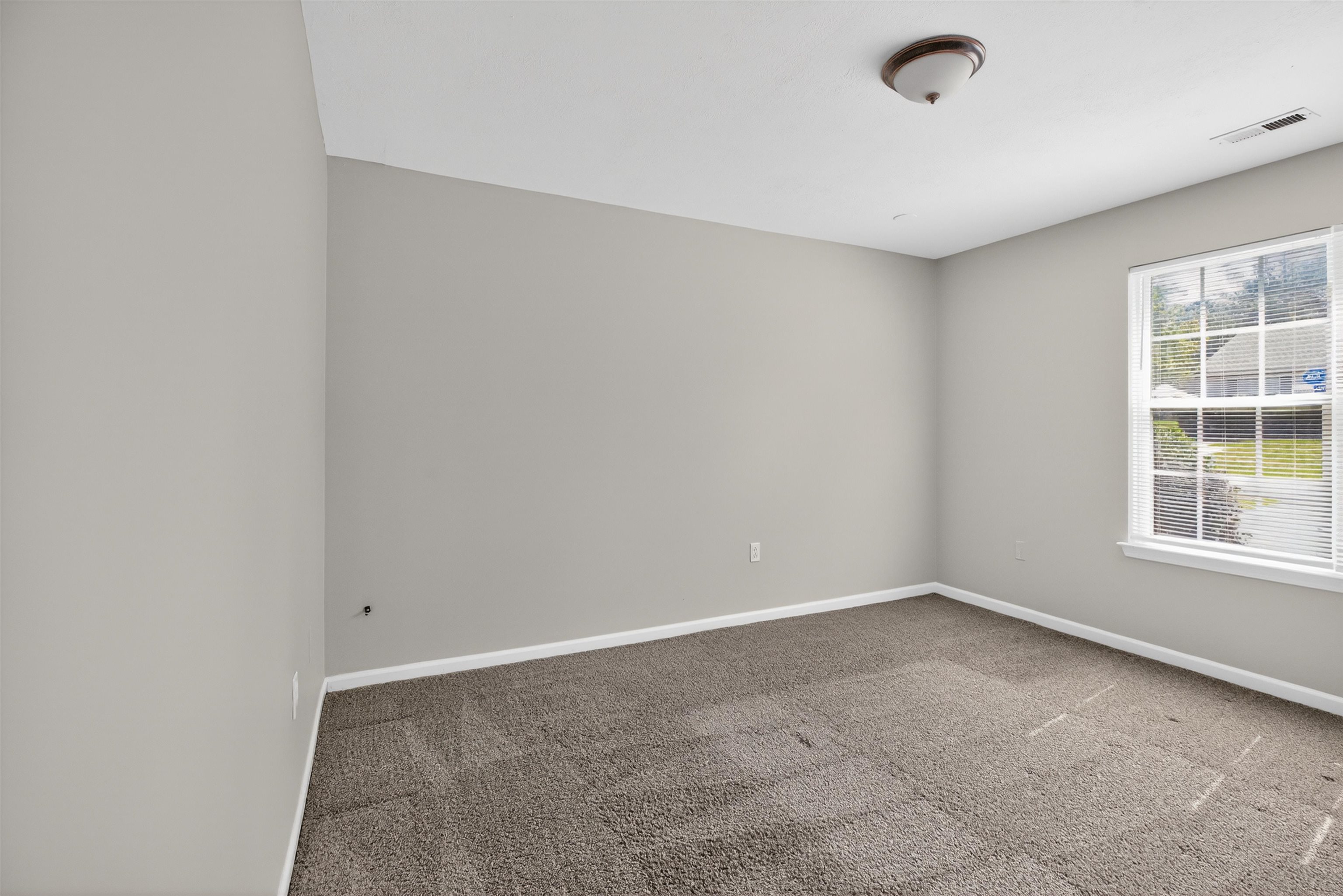 1876 Tamara Way Property Photo 8