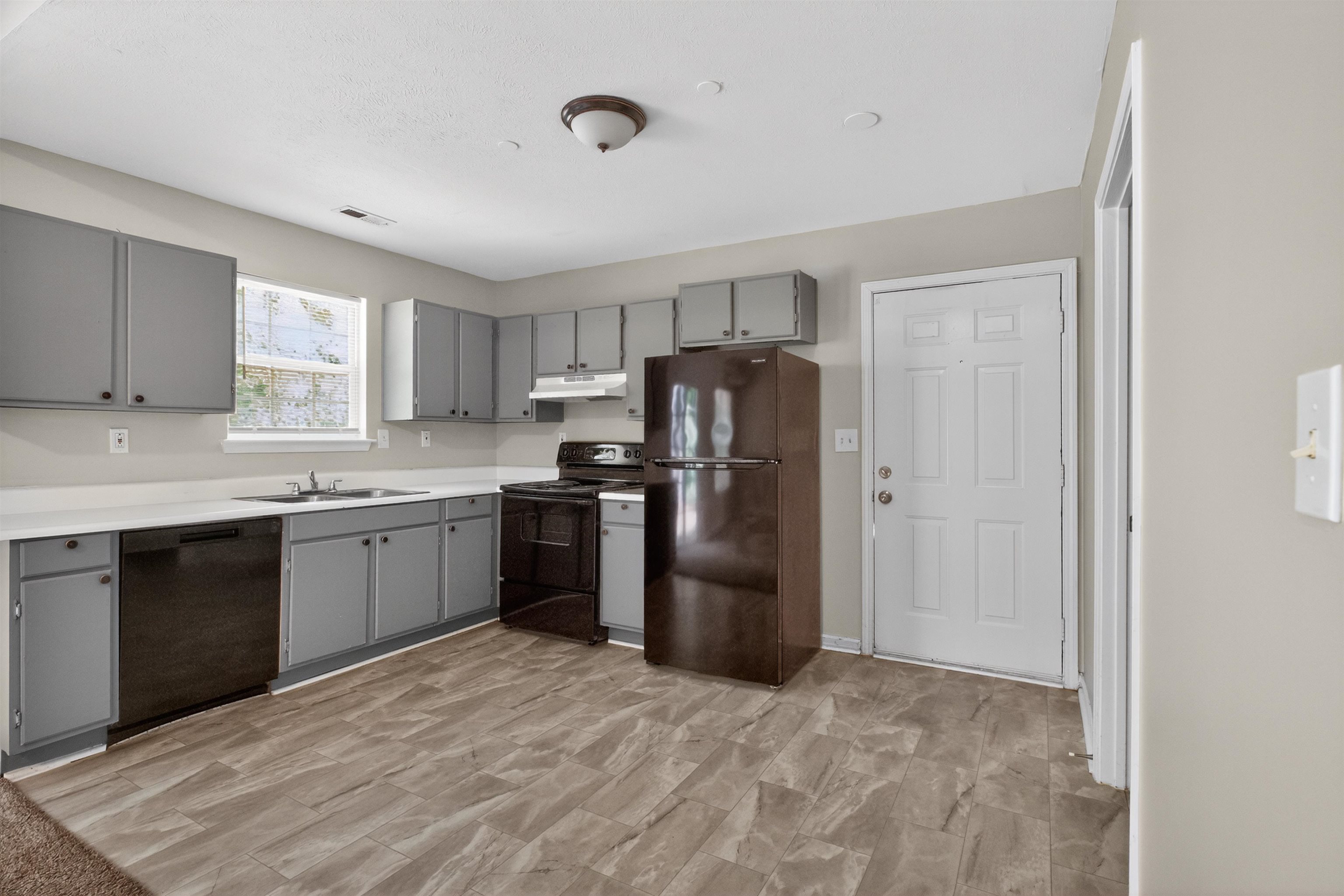 1876 Tamara Way Property Photo 16