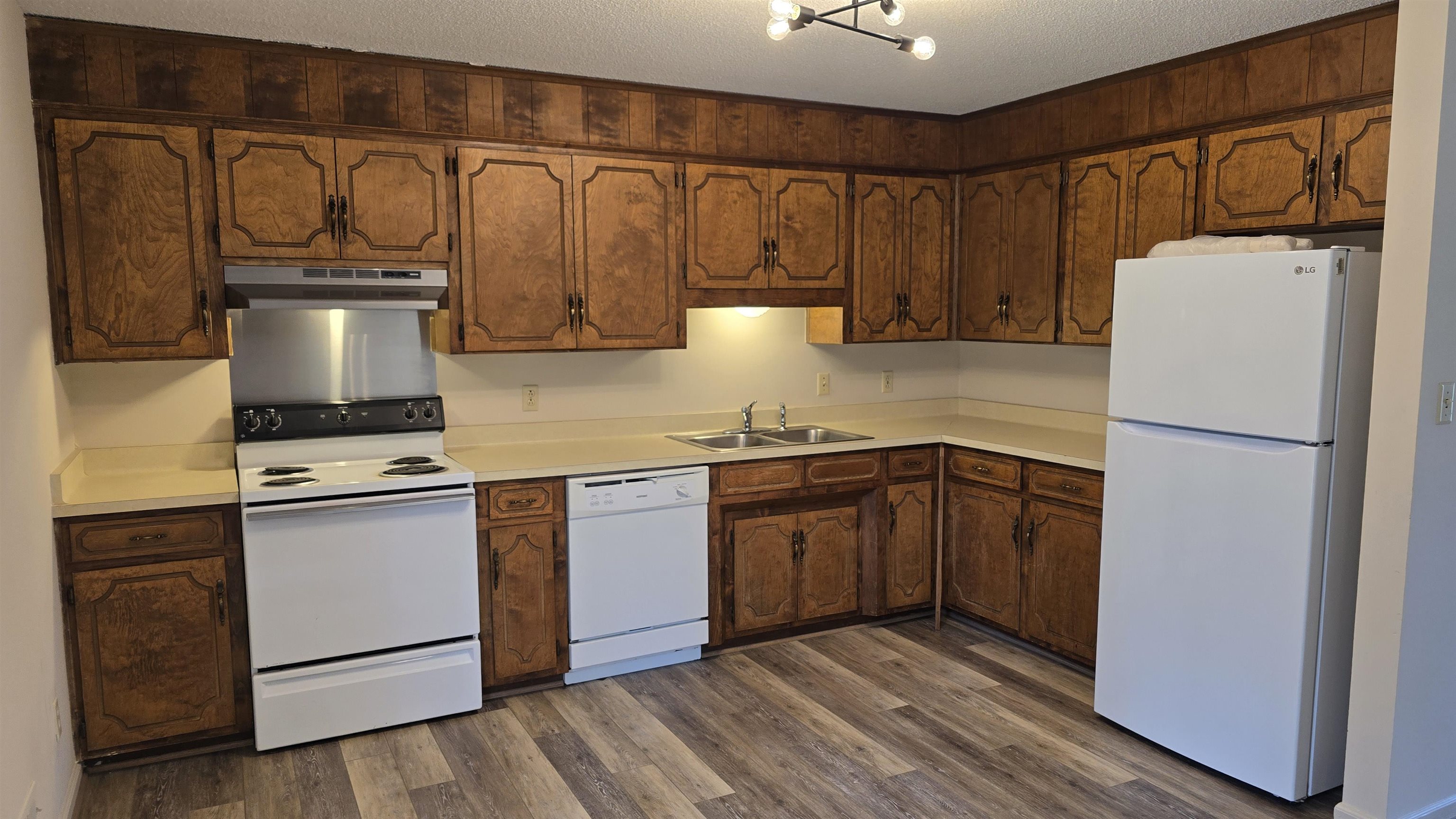 337585 Property Photo 3