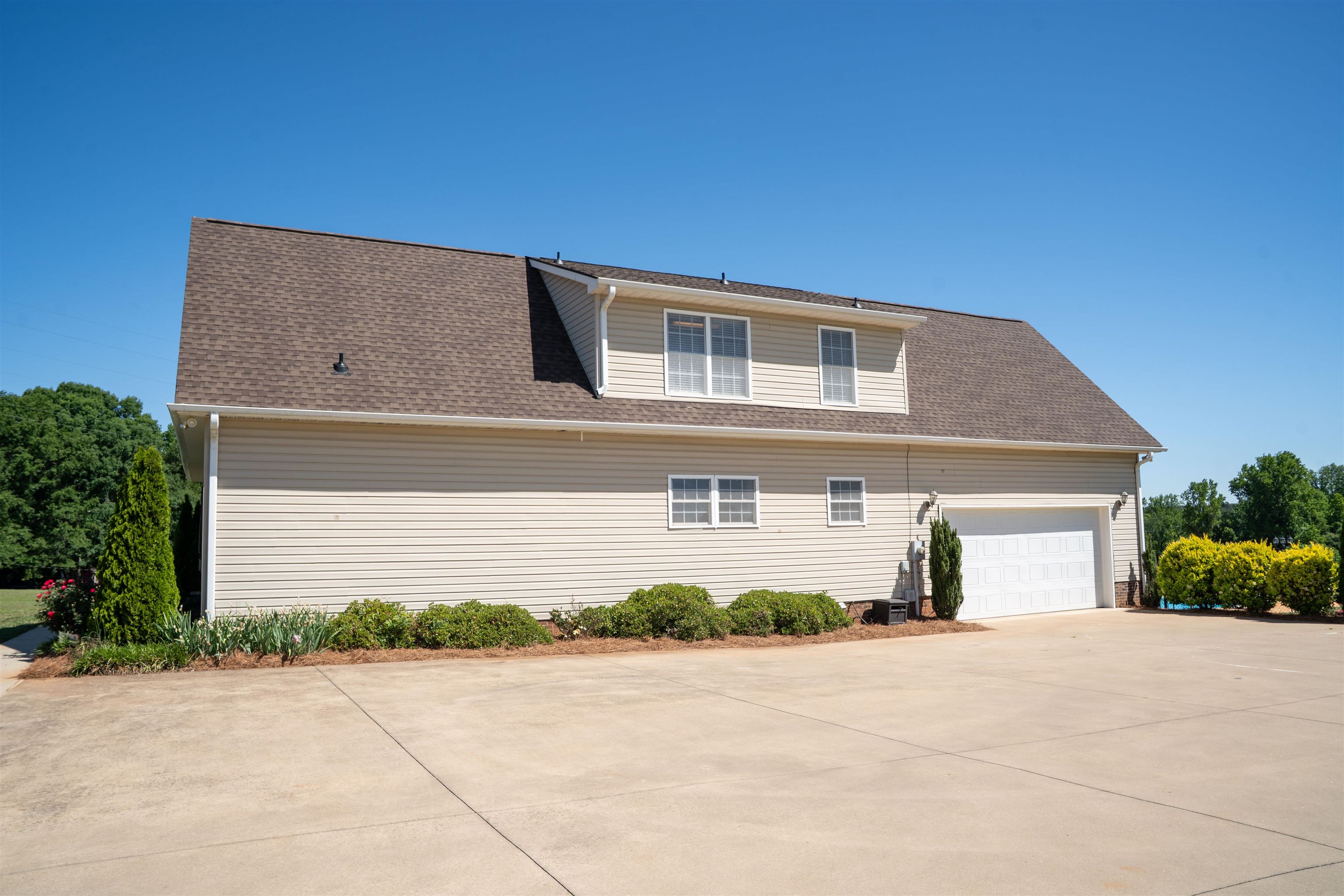 450 Meadow Road Property Photo 2