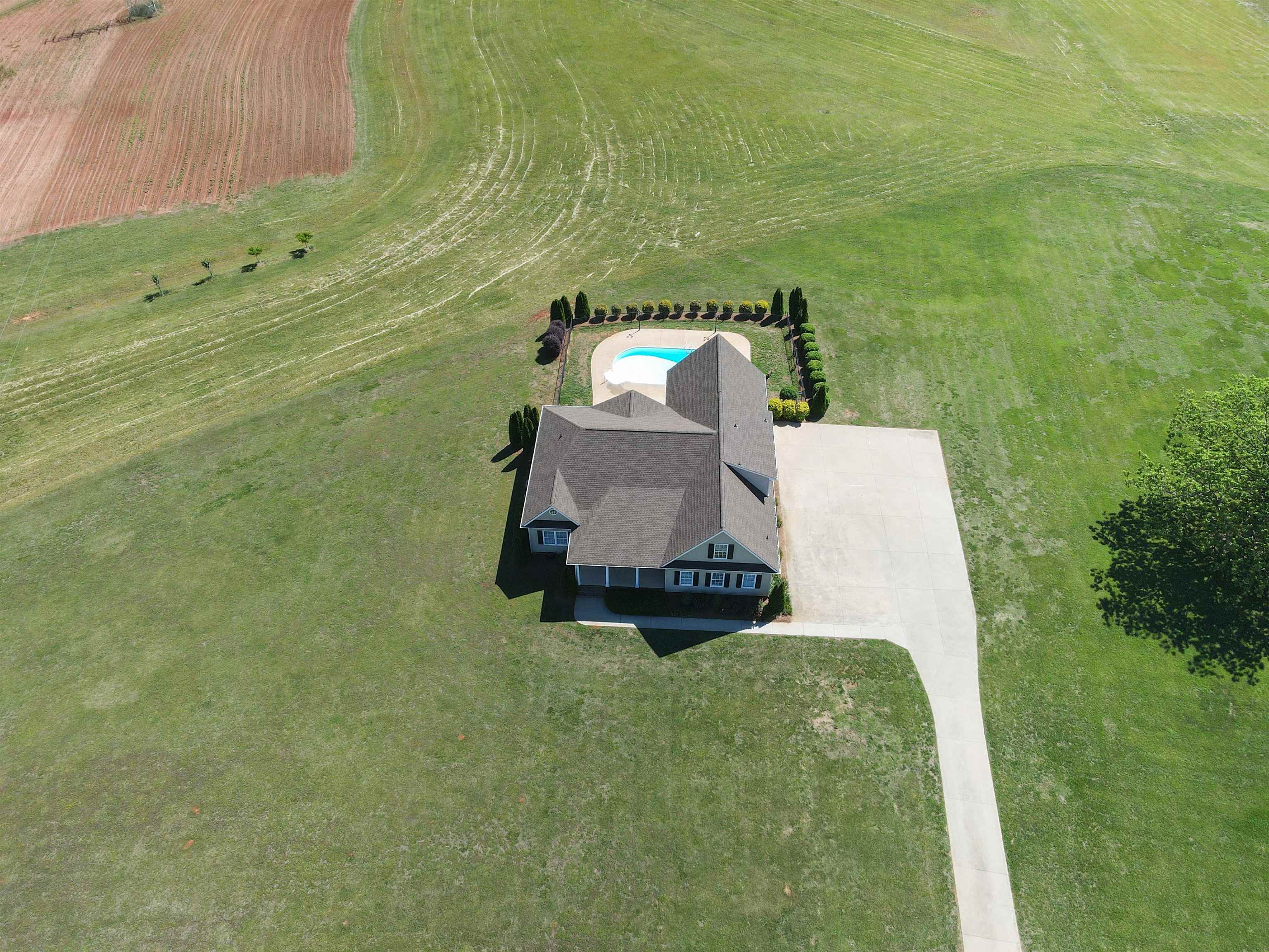 450 Meadow Road Property Photo 4
