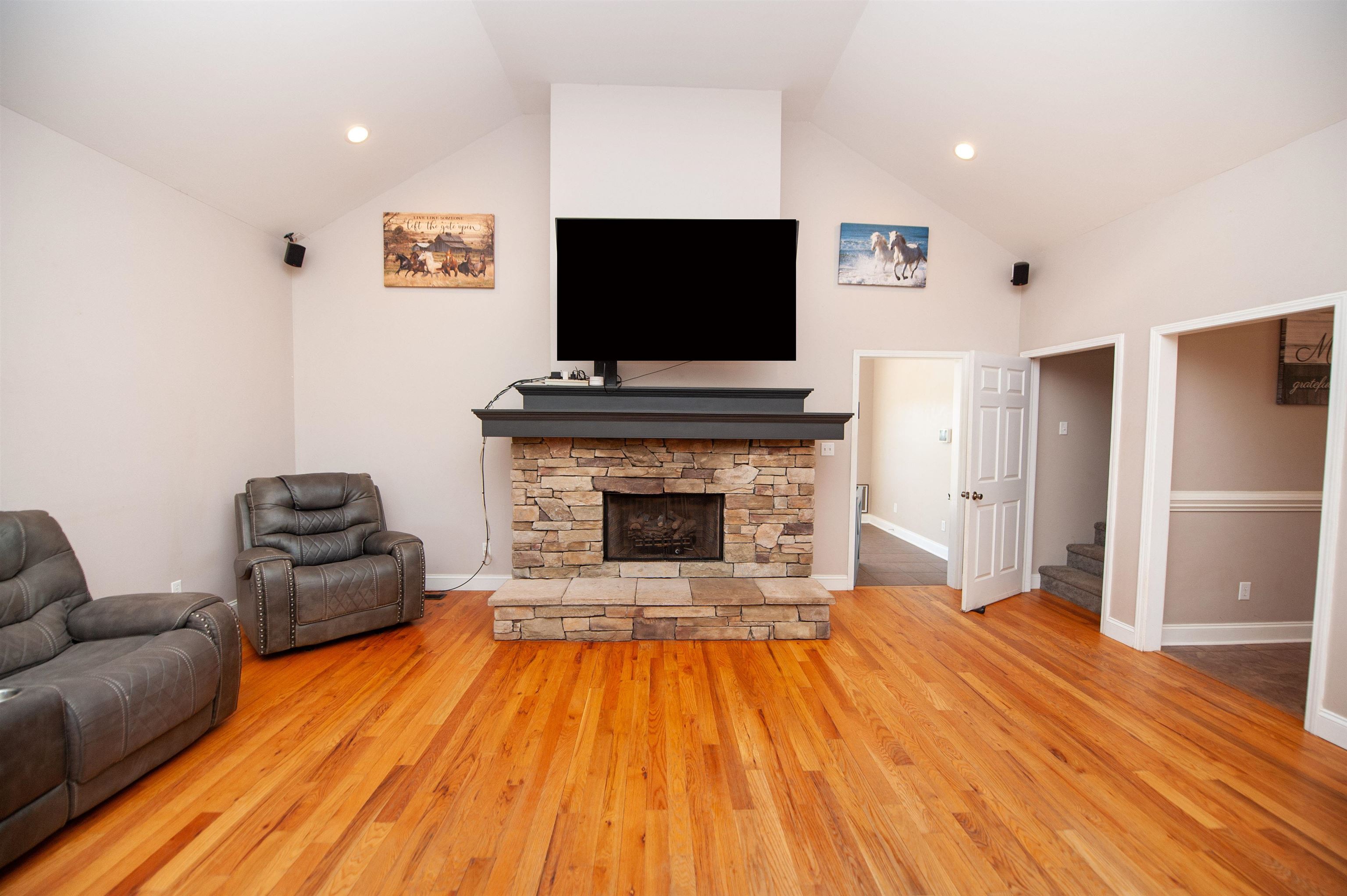 450 Meadow Road Property Photo 7