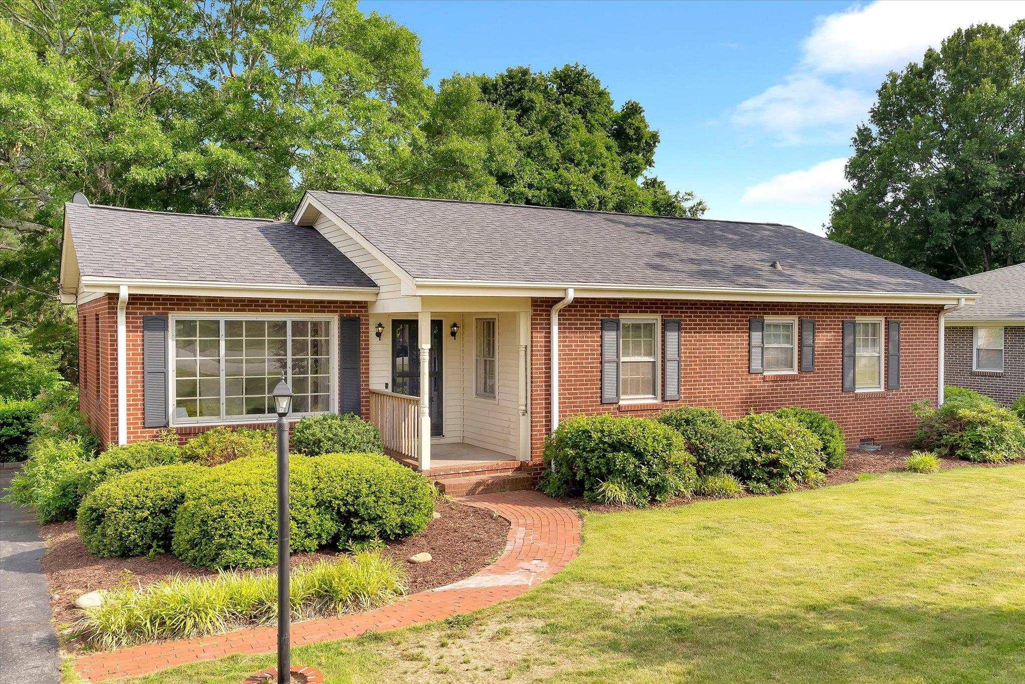 206 Hillside Drive Property Photo 1