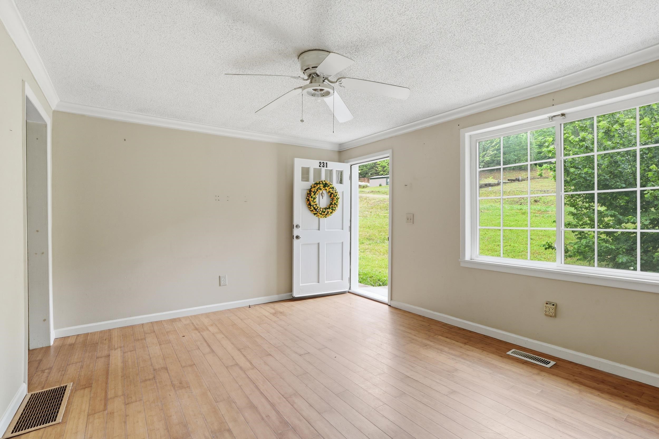 231 Ford Lane Property Photo 4