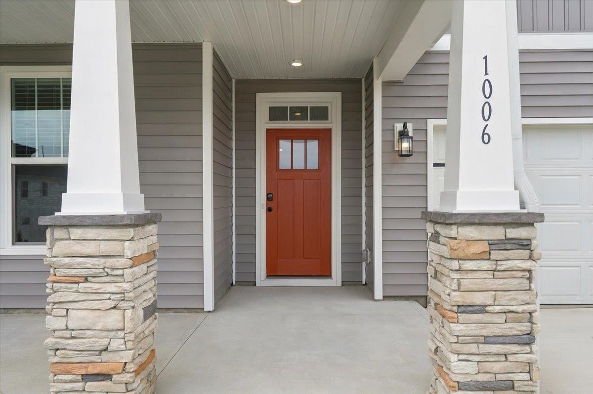 1006 Fox Hollow Street Property Photo 3
