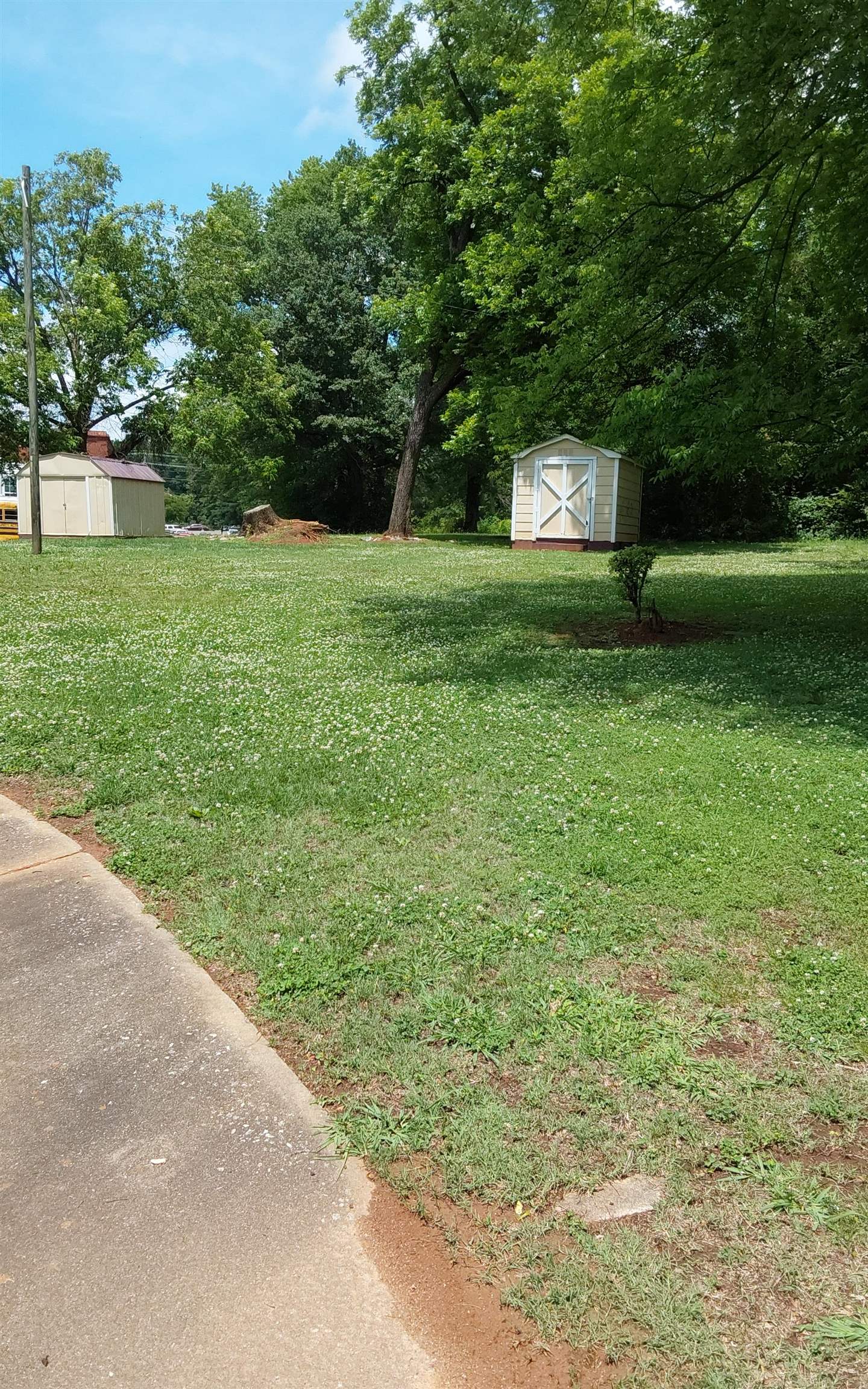 216 W Claremont Street Property Photo 5