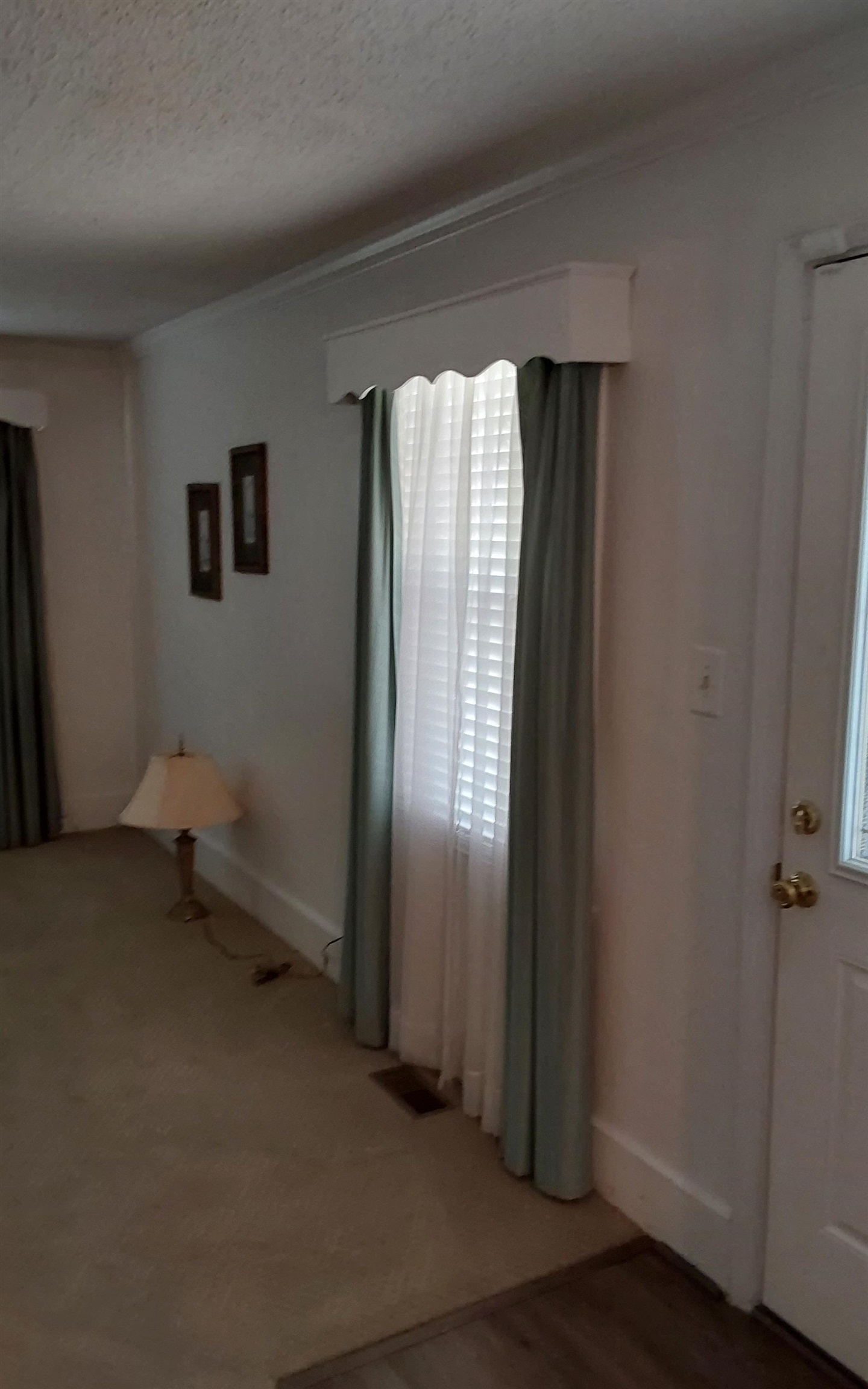 216 W Claremont Street Property Photo 10