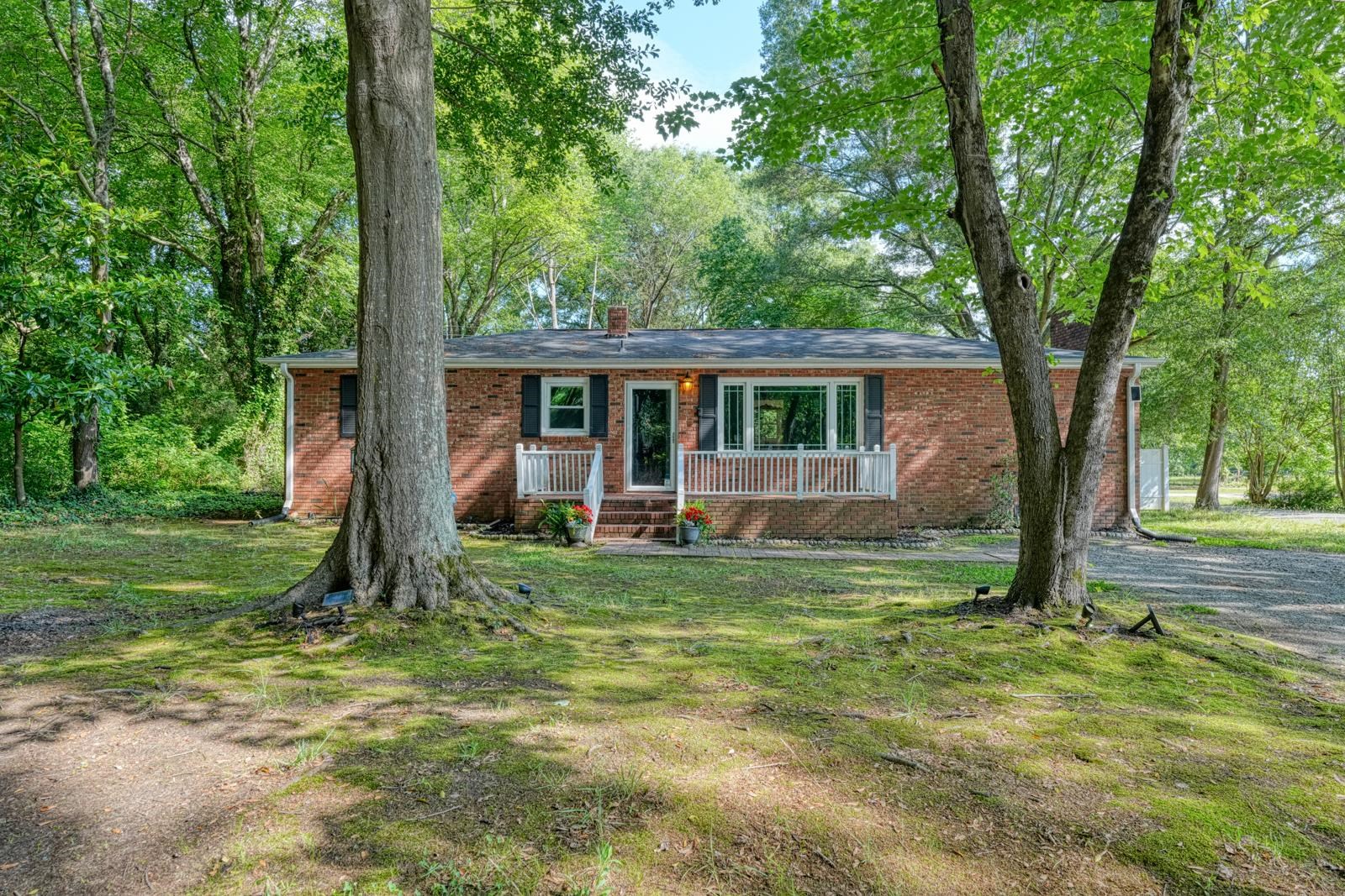 110 Chapman Circle Property Photo 3