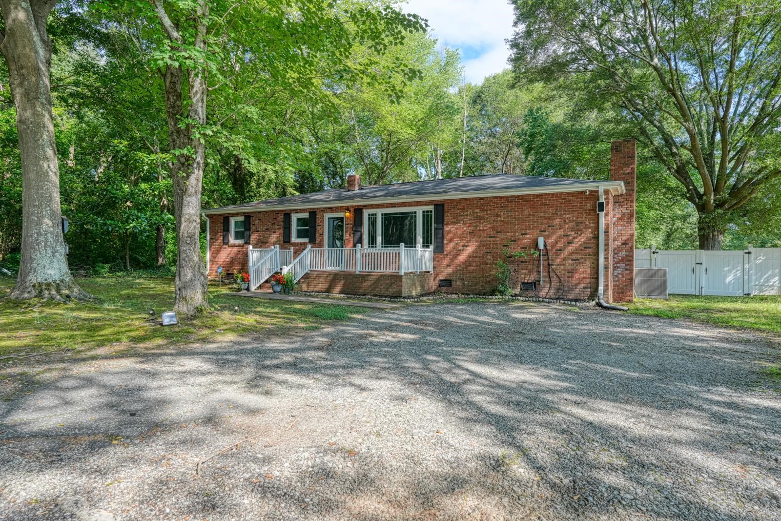 110 Chapman Circle Property Photo 4