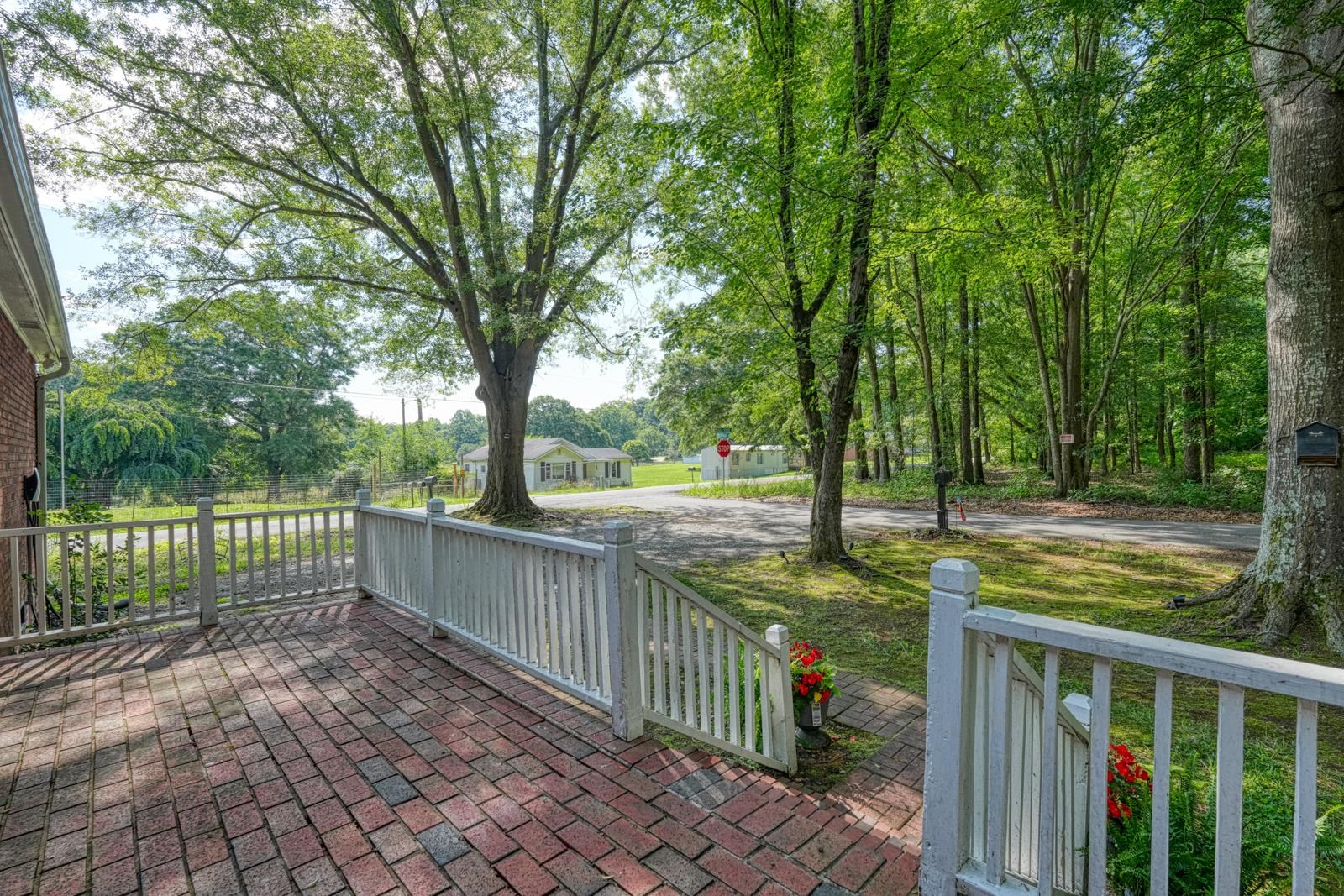 110 Chapman Circle Property Photo 5