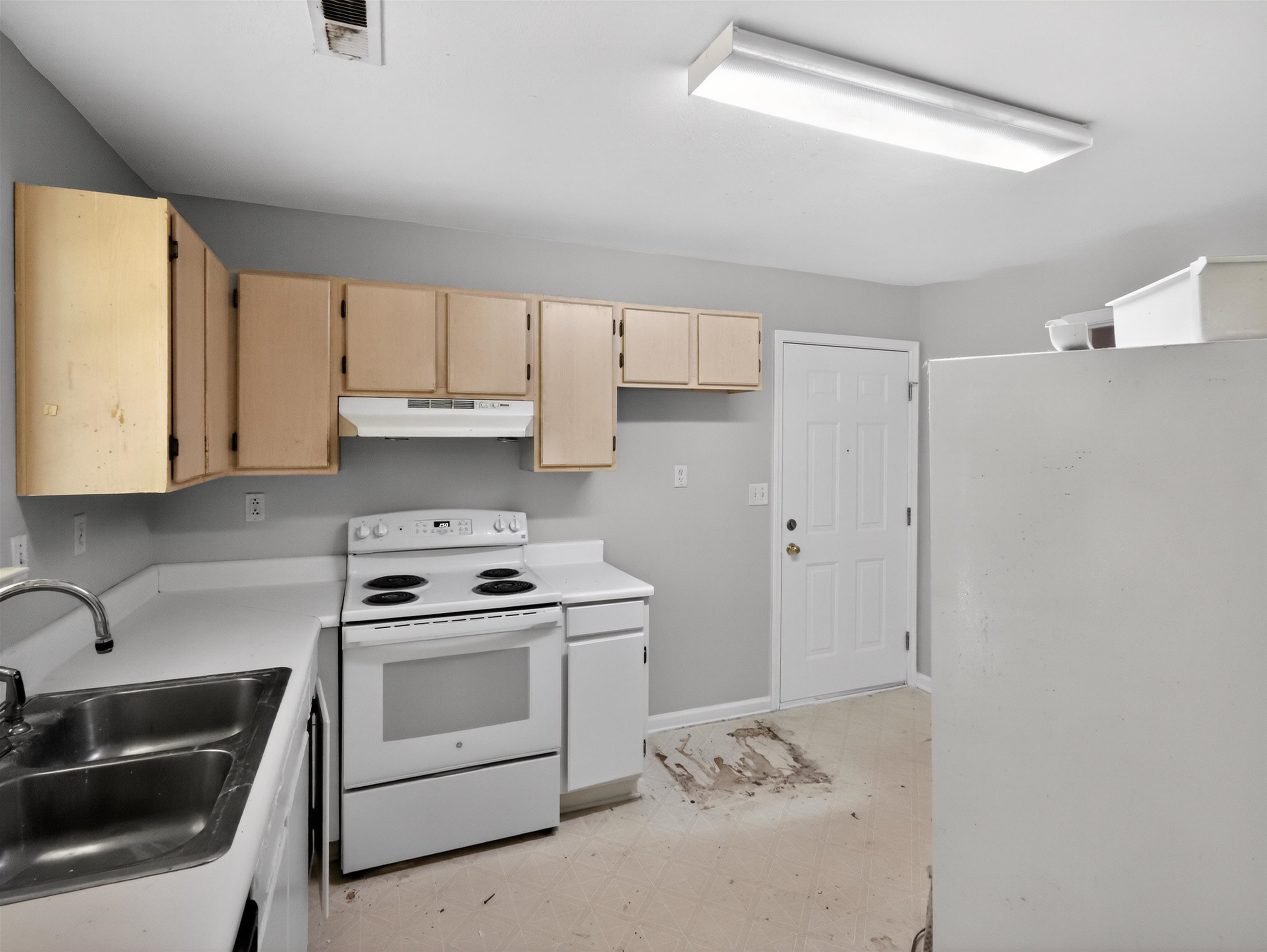 1888 Tamara Way Property Photo 7