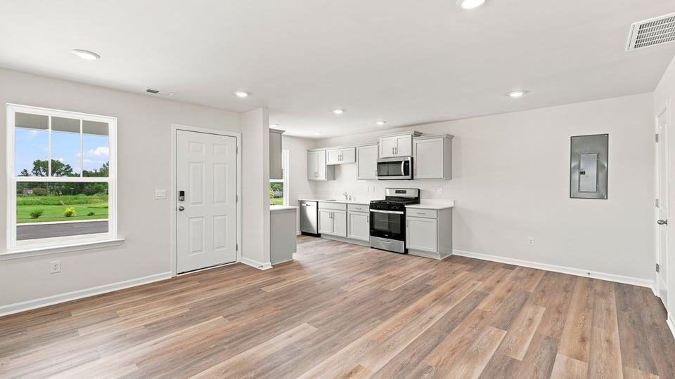 713 Longton Street Property Photo 8