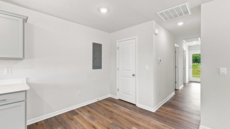 713 Longton Street Property Photo 9