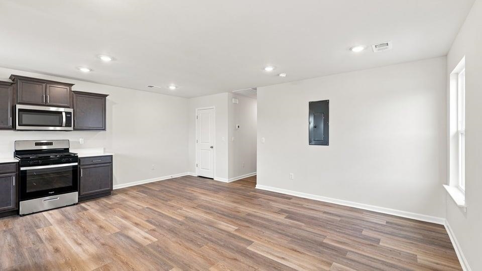 717 Longton Street Property Photo 7