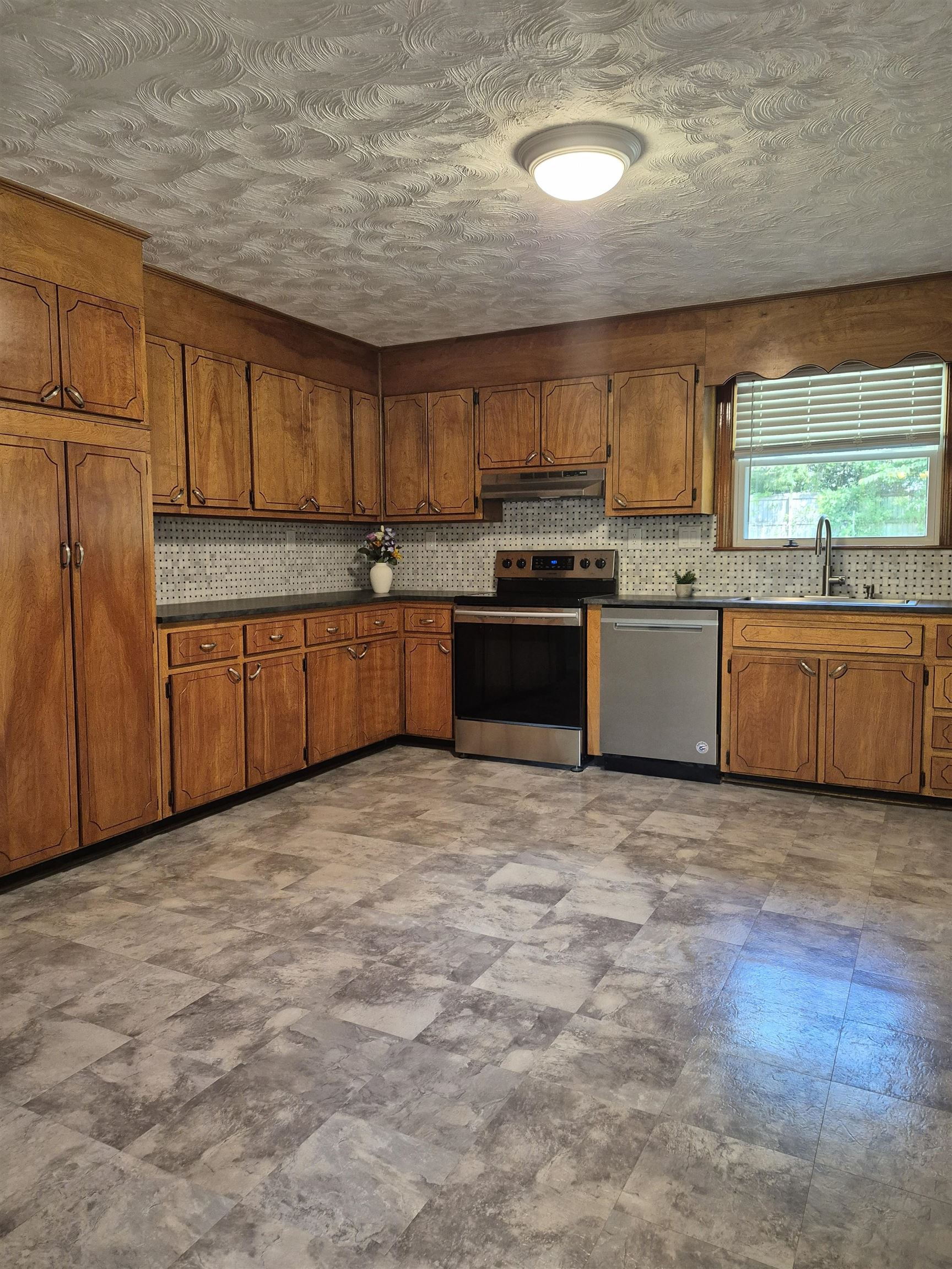 191 Pershing Property Photo 13