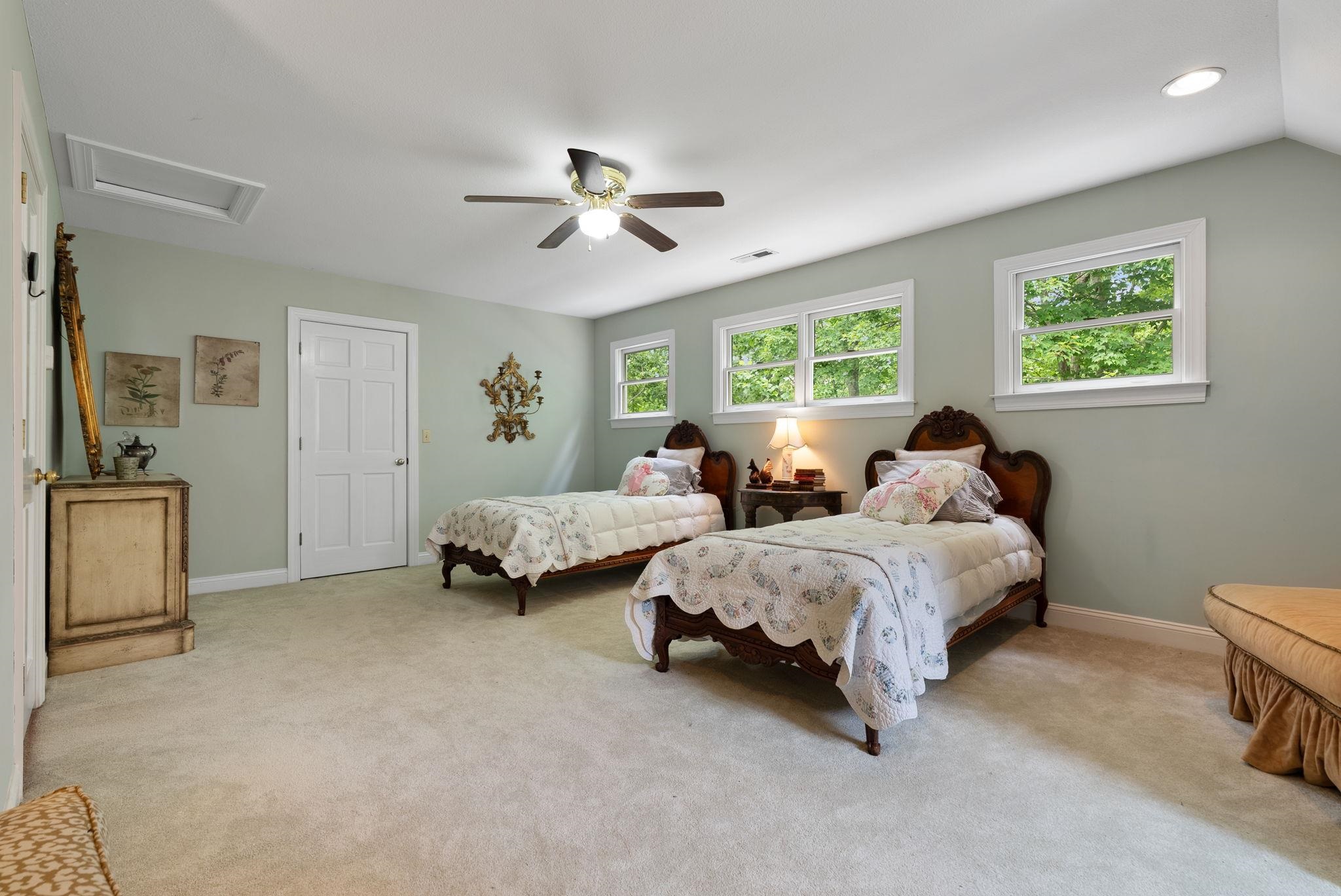 175 Green Hills Road Property Photo 32
