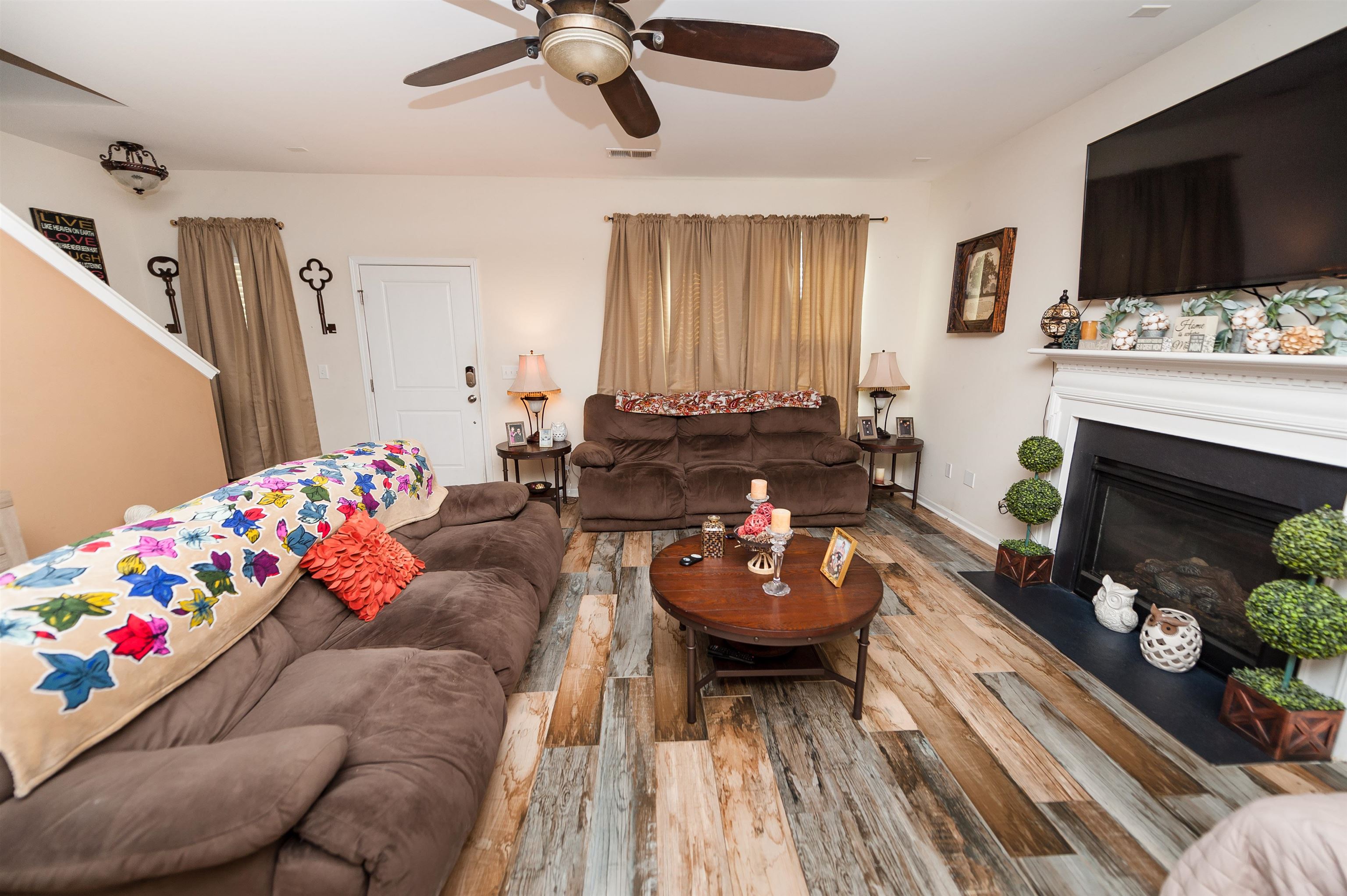 267 Castleton Circle Property Photo 2